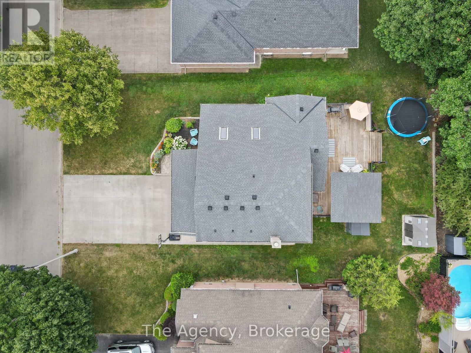 Photo 4 of 10 Westwood Drive, Port Colborne ON