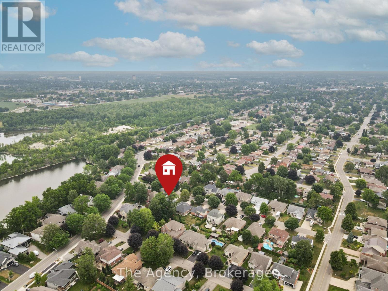 Photo 38 of 10 Westwood Drive, Port Colborne ON