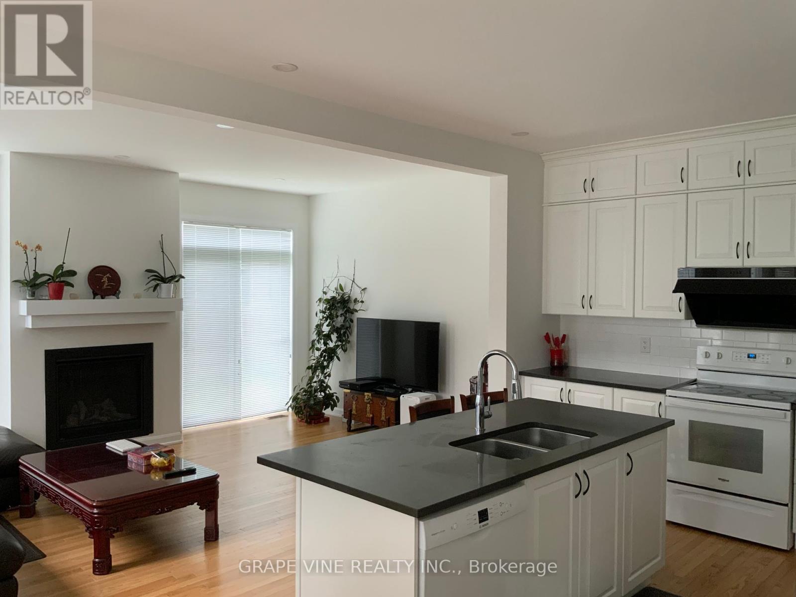 https://ddfcdn.realtor.ca/listing/TS638884331652830000/reb76/highres/5/x12243215_7.jpg