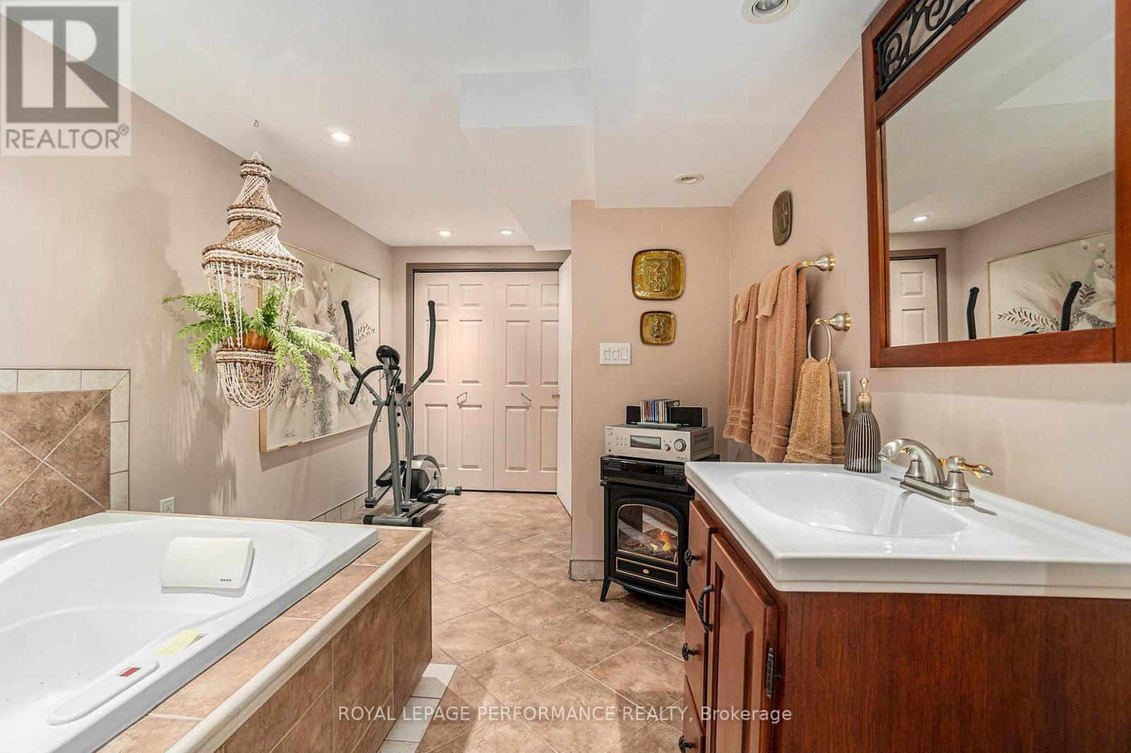 Photo 27 of 170 Midsummer Terrace, Ottawa ON