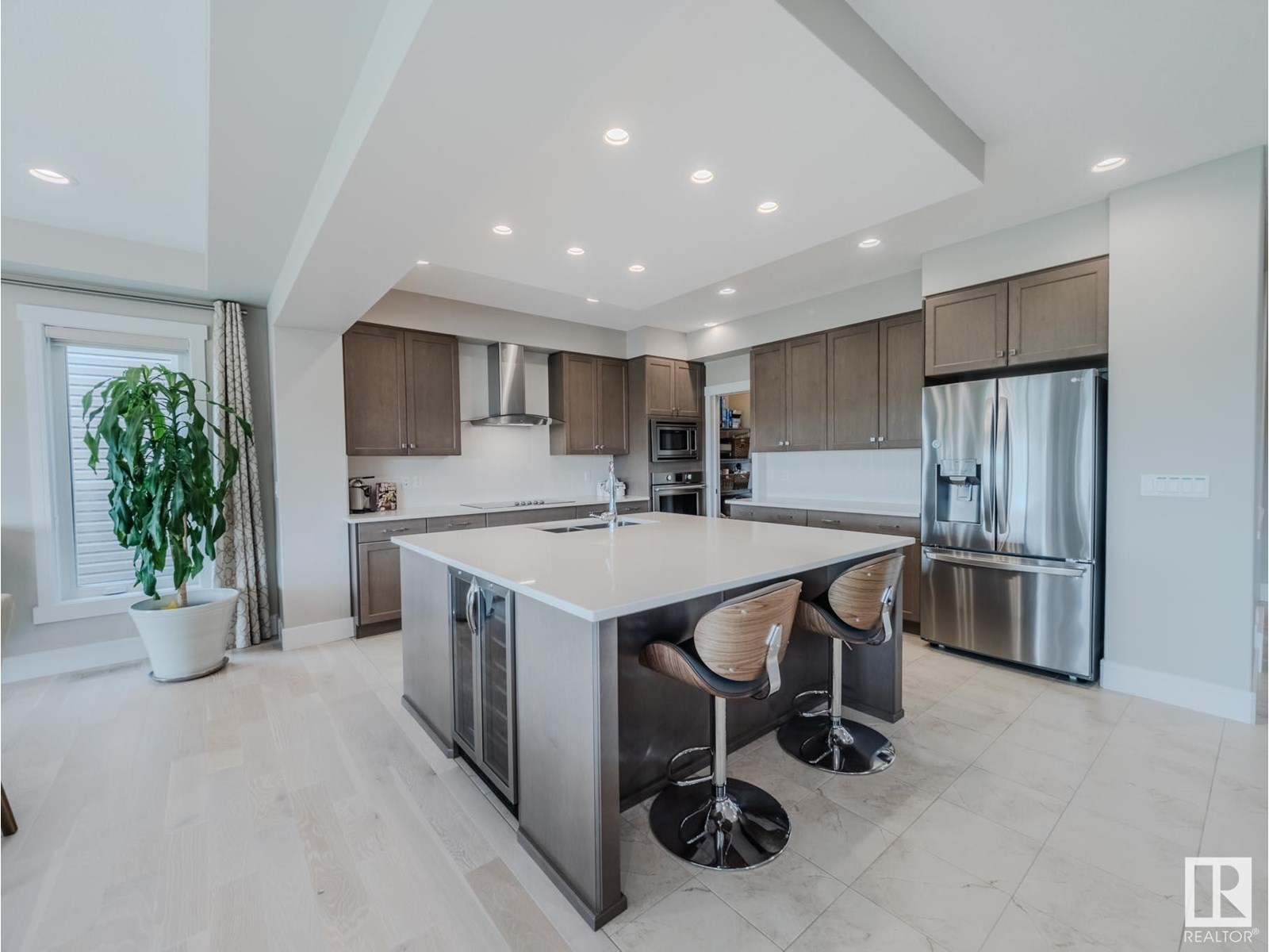 Photo 10 of 9756 222 St Nw, Edmonton AB