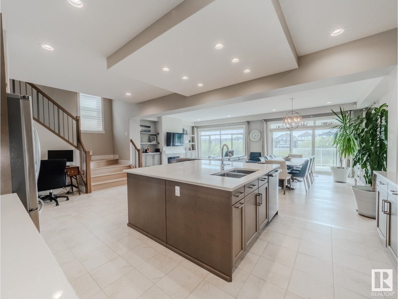 Photo 15 of 9756 222 St Nw, Edmonton AB
