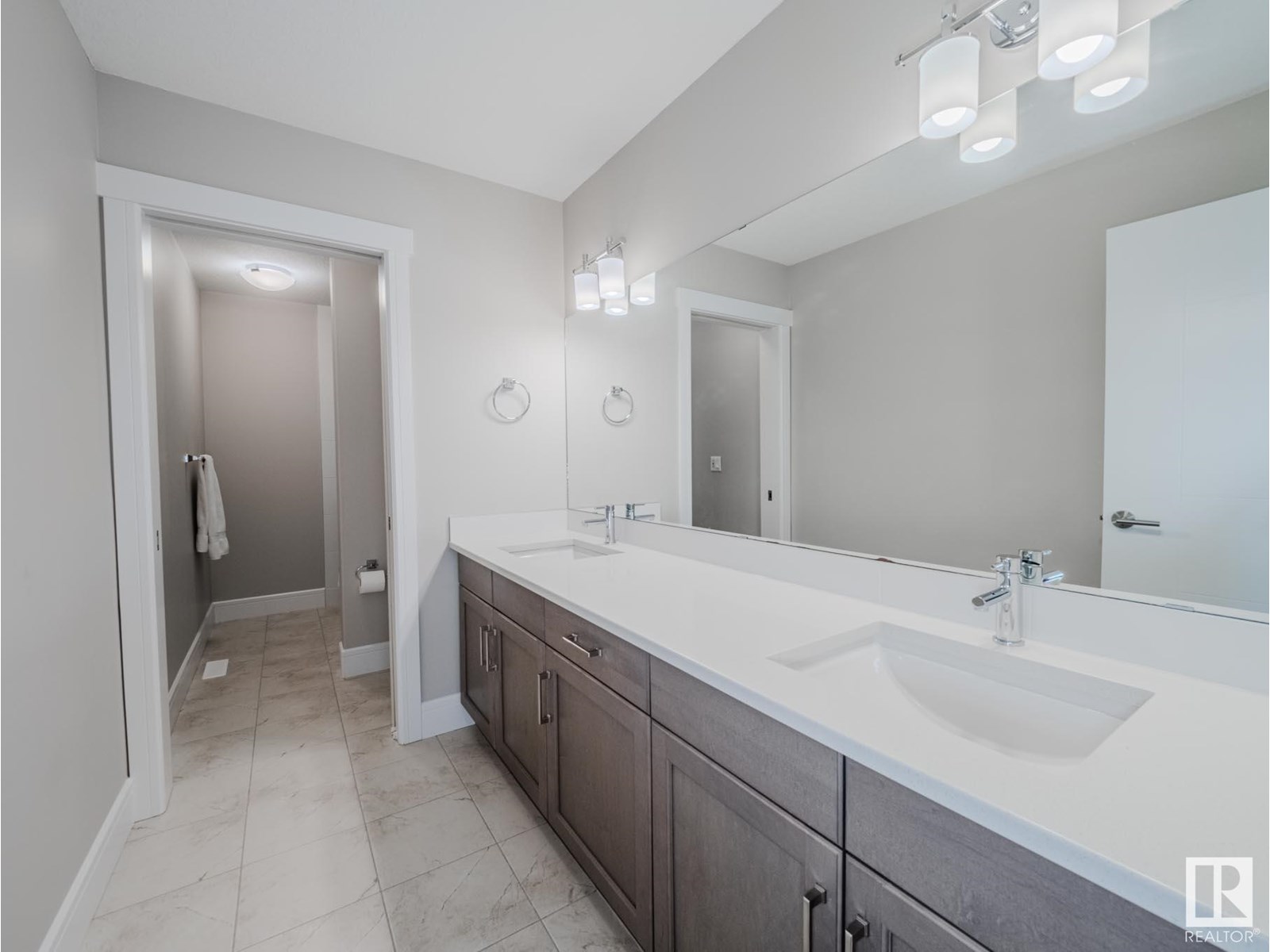Photo 33 of 9756 222 St Nw, Edmonton AB