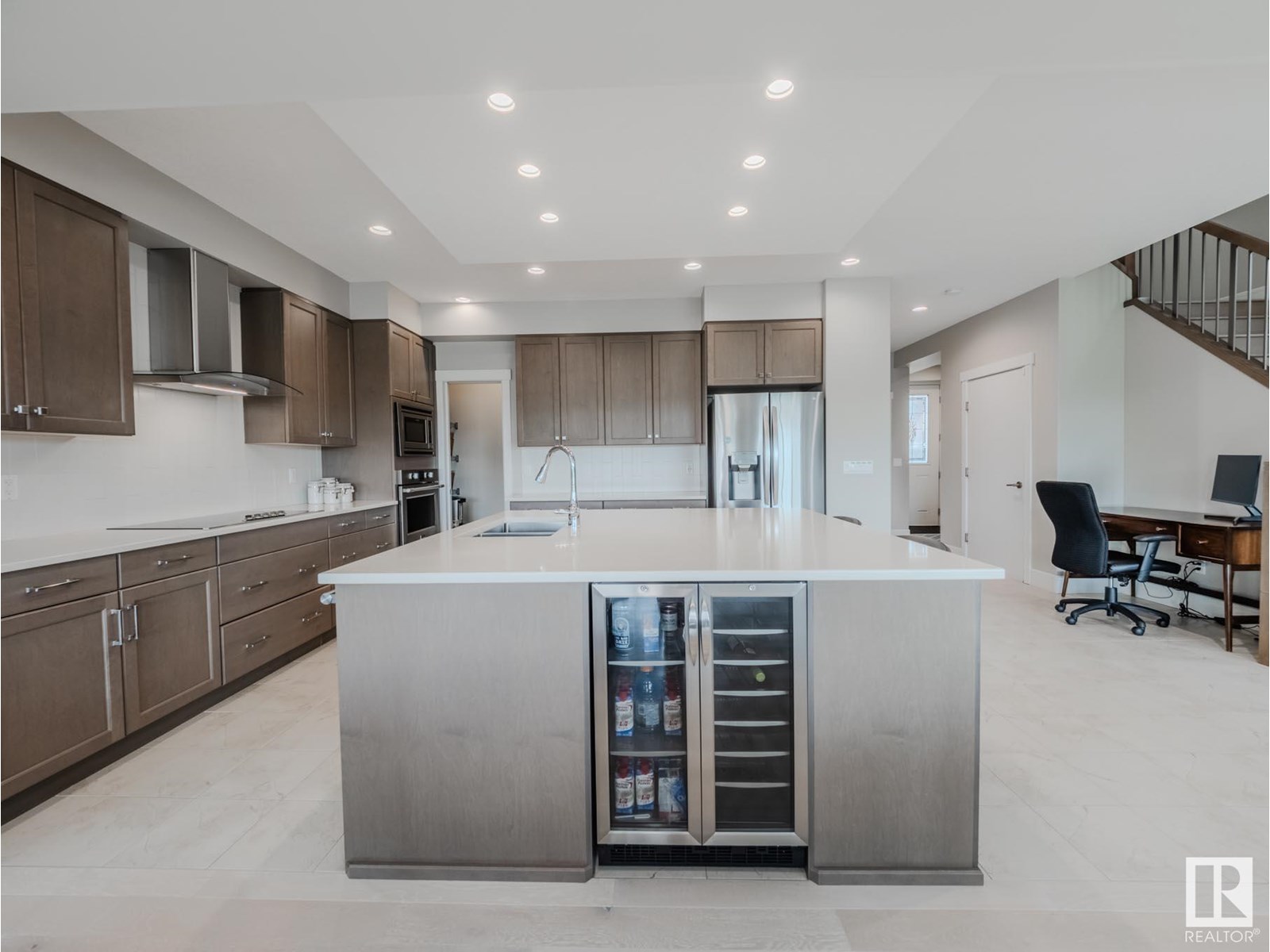 Photo 11 of 9756 222 St Nw, Edmonton AB