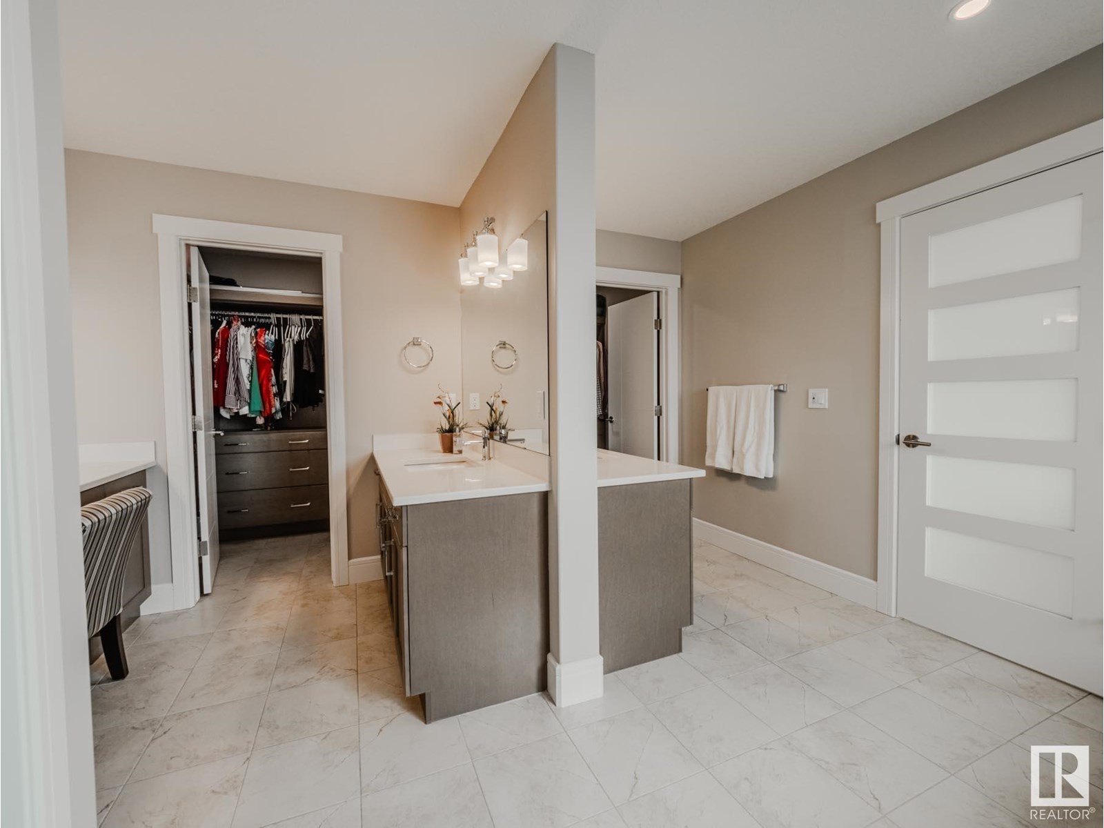 Photo 43 of 9756 222 St Nw, Edmonton AB