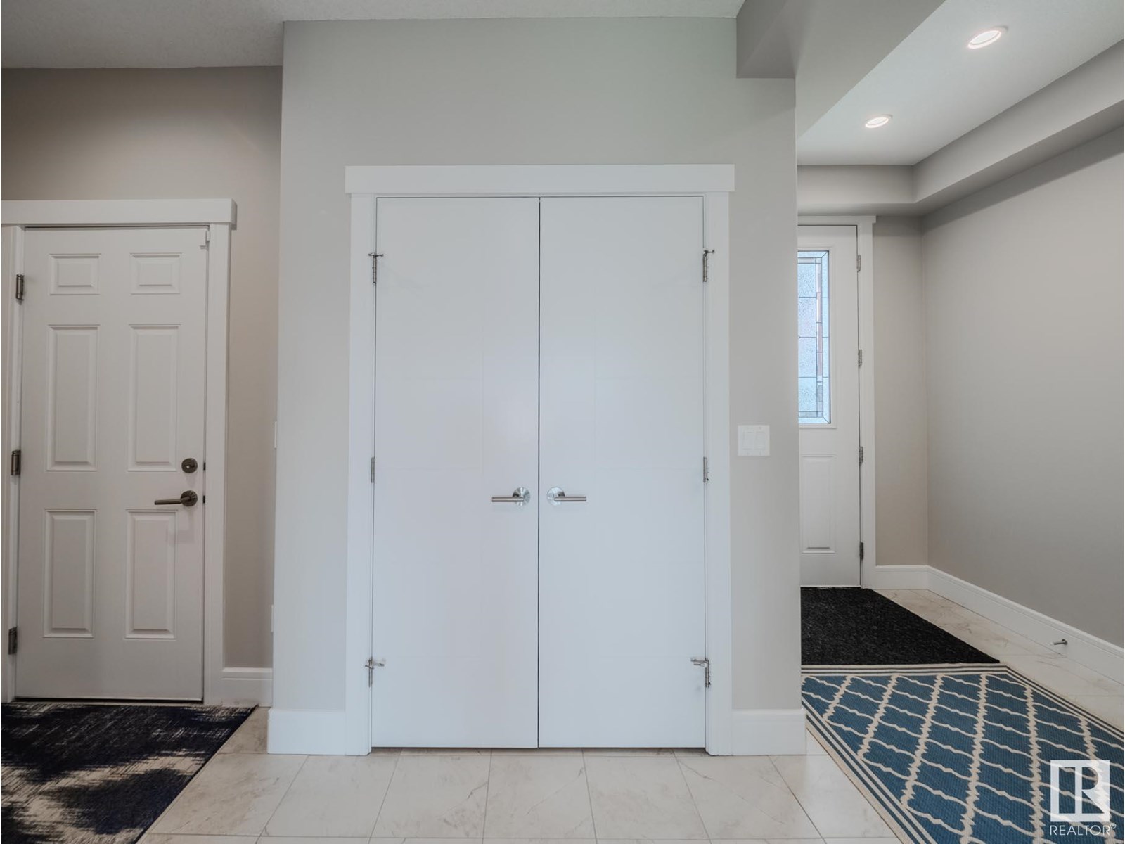 Photo 4 of 9756 222 St Nw, Edmonton AB