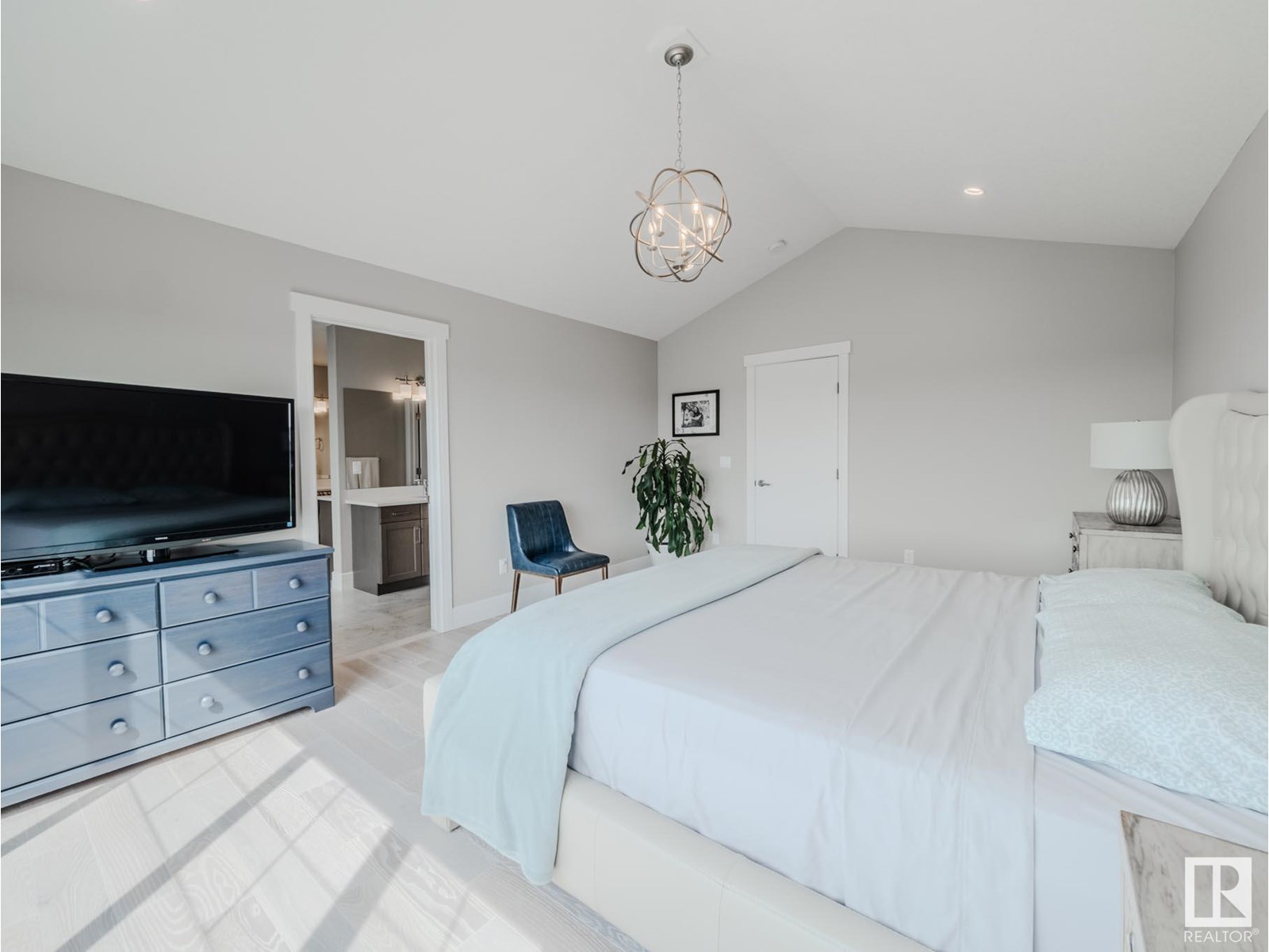 Photo 37 of 9756 222 St Nw, Edmonton AB