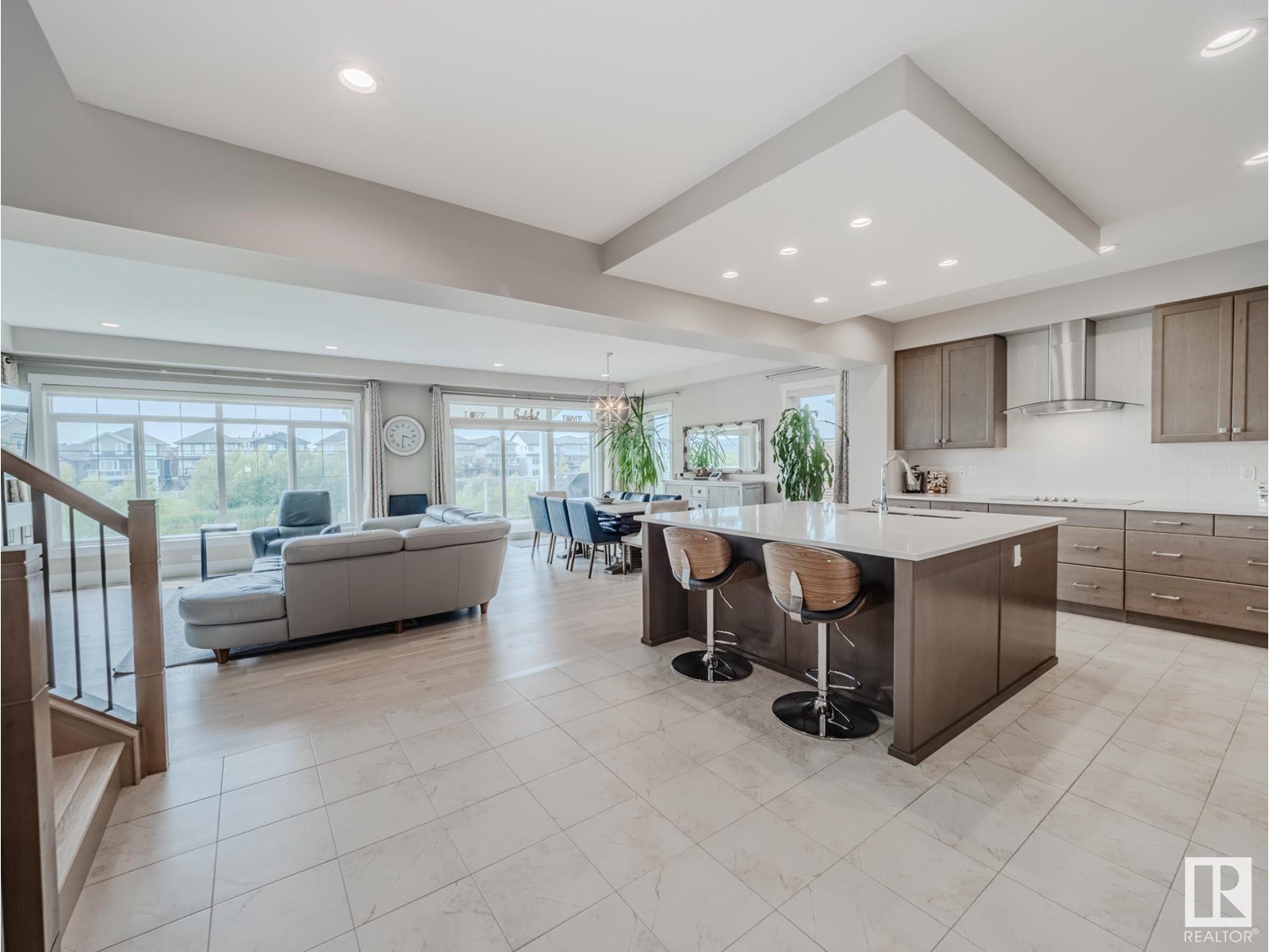 Photo 8 of 9756 222 St Nw, Edmonton AB