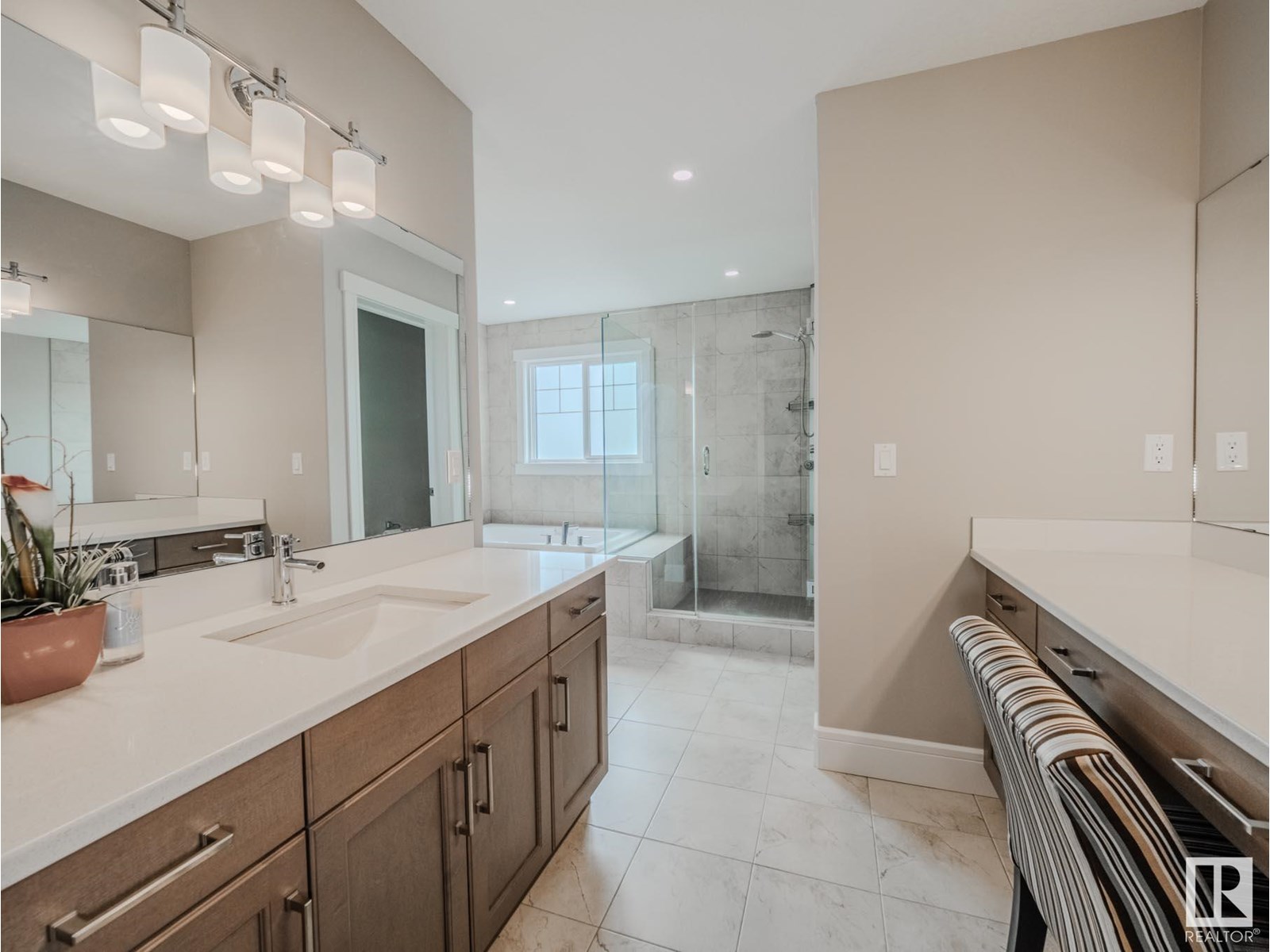 Photo 45 of 9756 222 St Nw, Edmonton AB