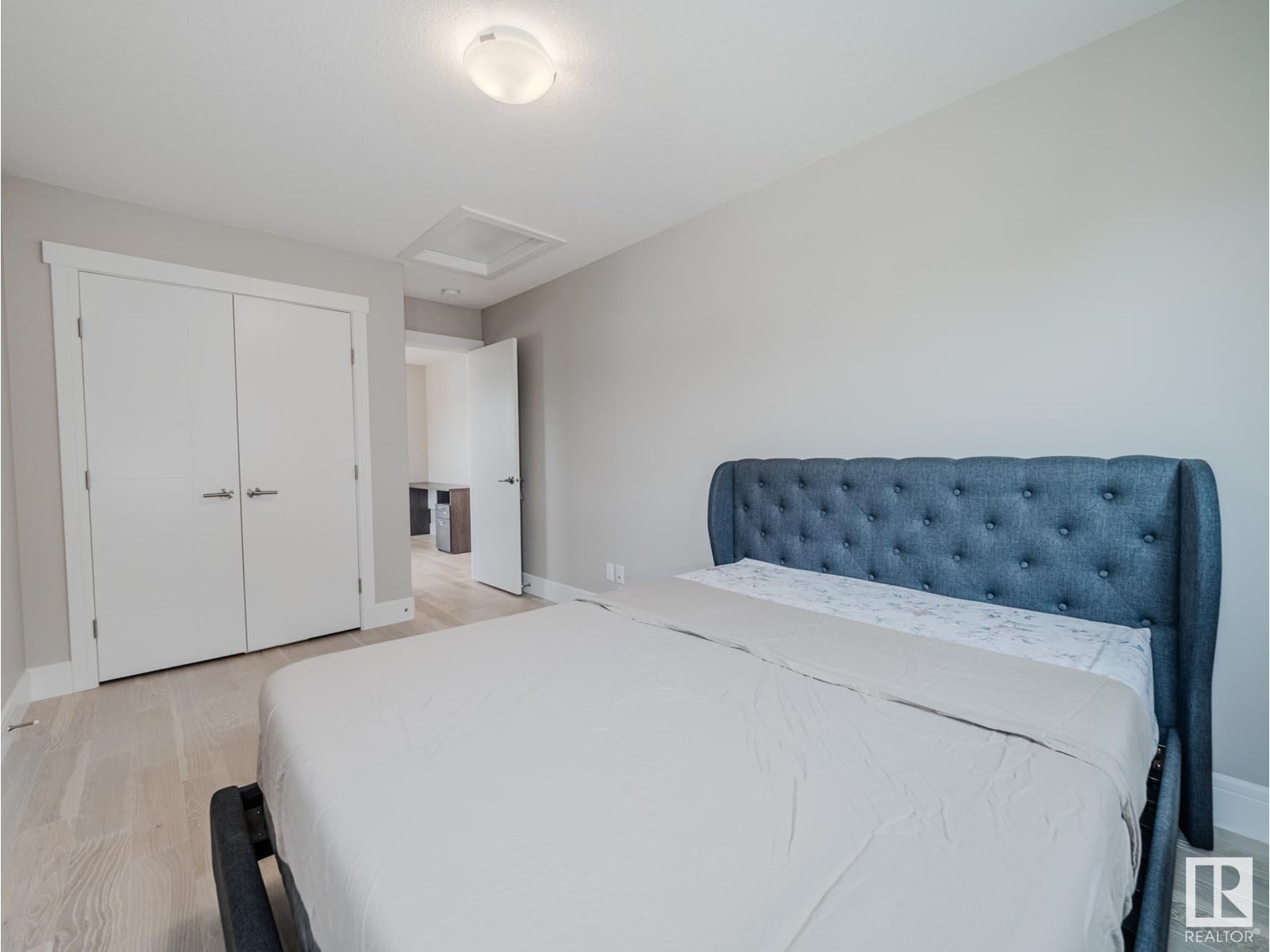 Photo 30 of 9756 222 St Nw, Edmonton AB