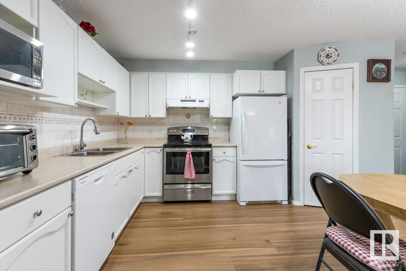 Photo 8 of 301 5116 49 Av, Leduc AB
