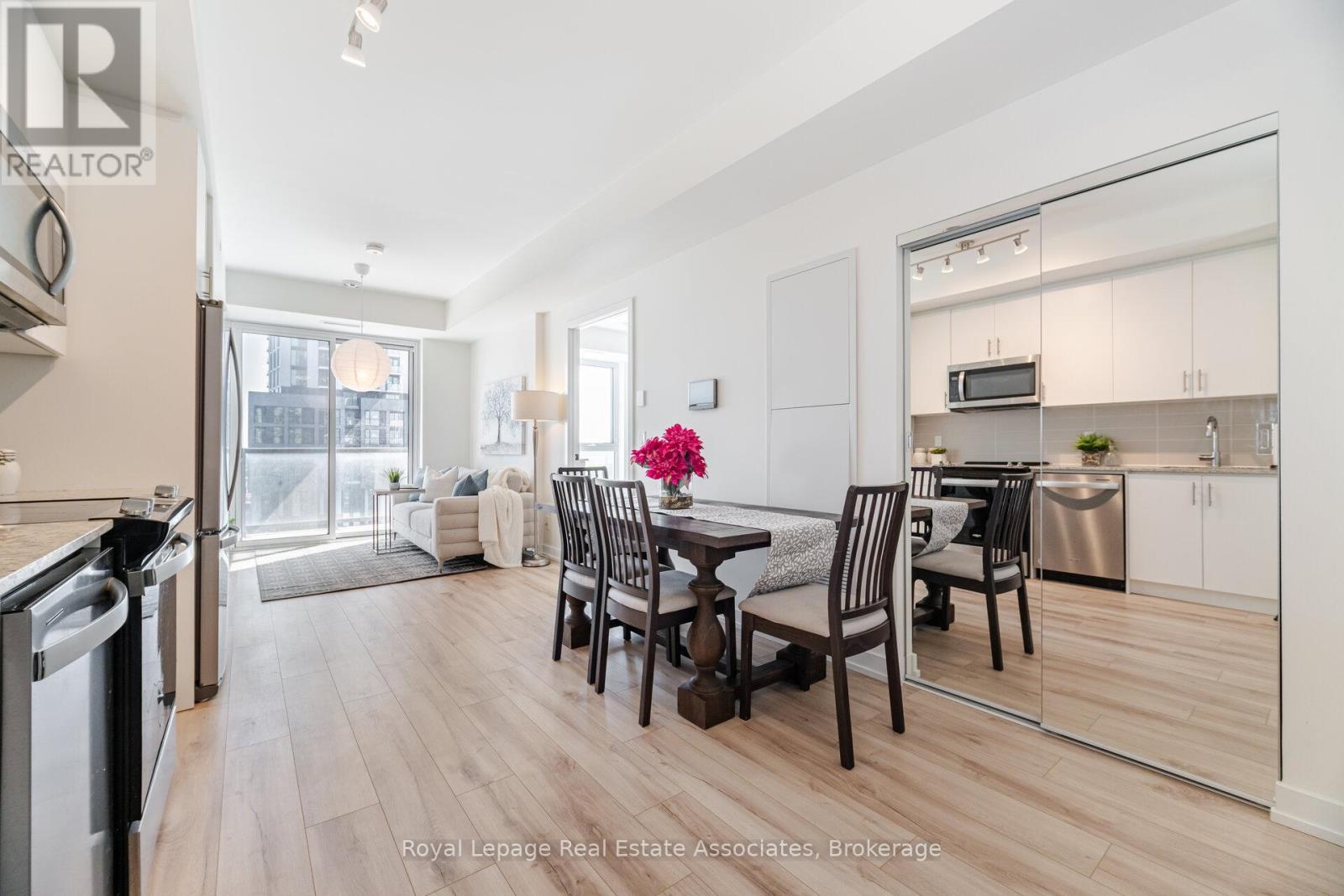 Photo 1 of 406 335 Wheat Boom Drive, Oakville ON