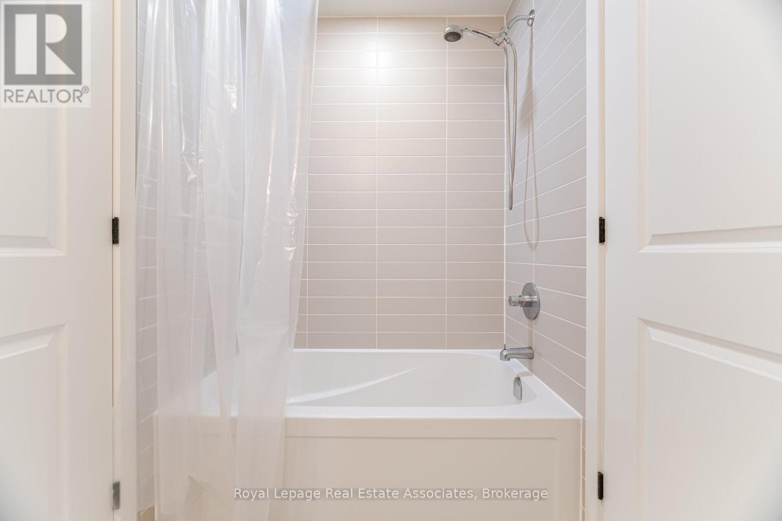 Photo 13 of 406 335 Wheat Boom Drive, Oakville ON