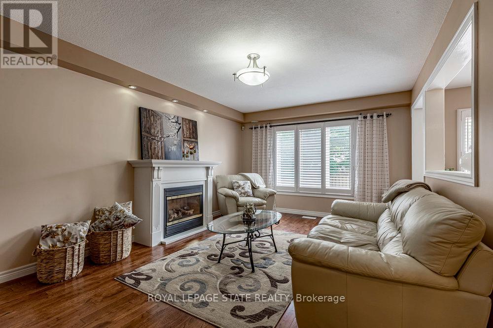 Photo 5 of 42 Archer Way, Hamilton ON