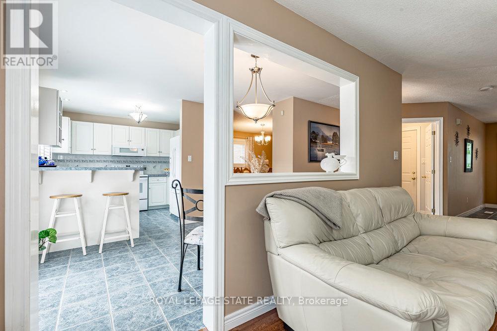 Photo 8 of 42 Archer Way, Hamilton ON