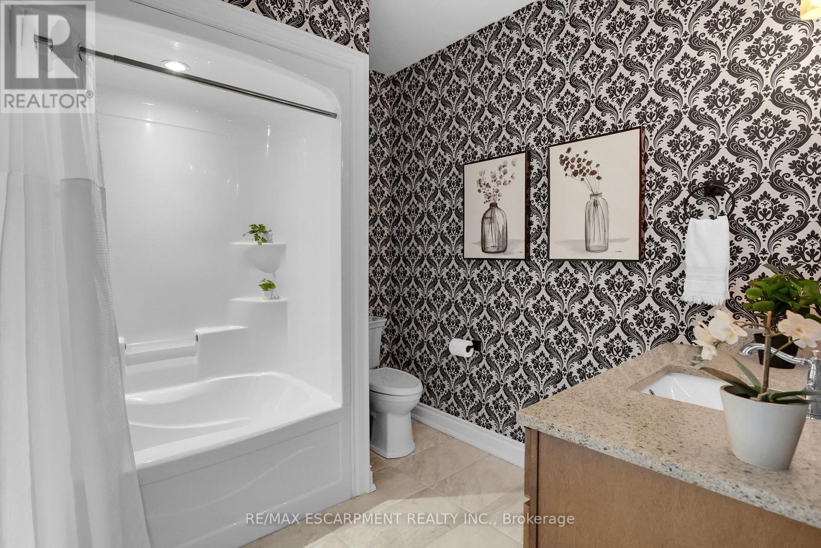 Photo 35 of 7804 Schisler Road, Niagara Falls ON