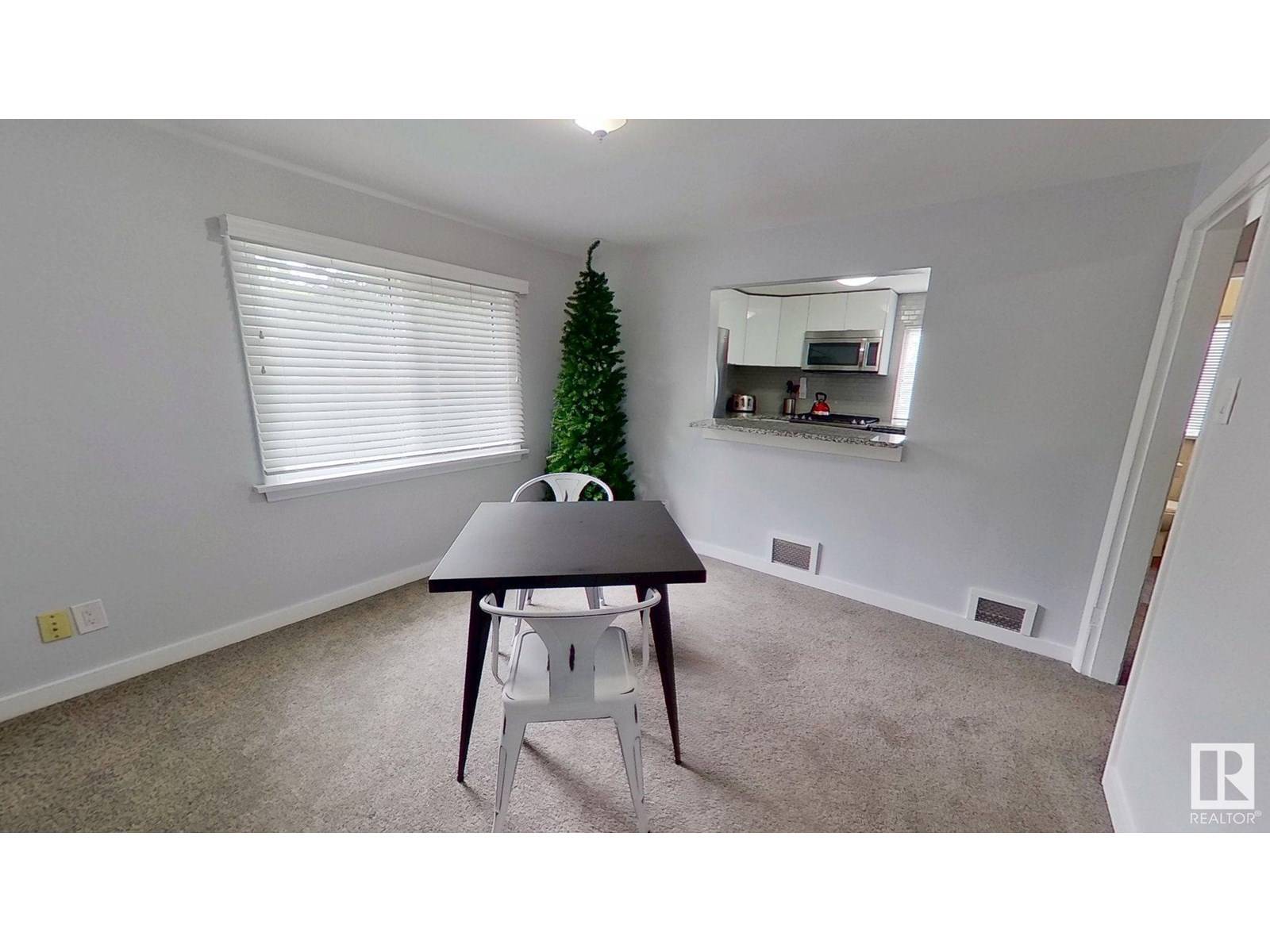 Photo 17 of 11708 130 St Nw, Edmonton AB