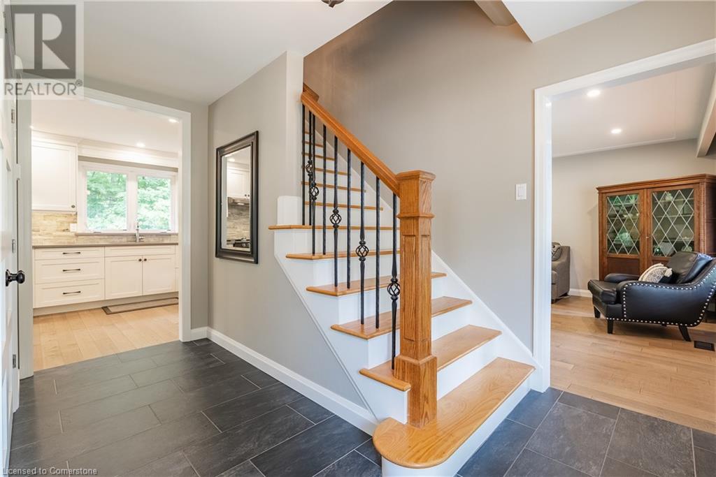 Photo 2 of 3 Maple Drive, Stoney Creek ON
