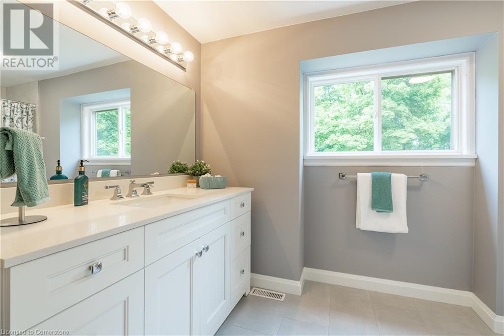 Photo 21 of 3 Maple Drive, Stoney Creek ON