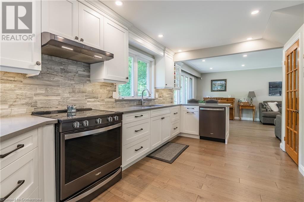 Photo 7 of 3 Maple Drive, Stoney Creek ON