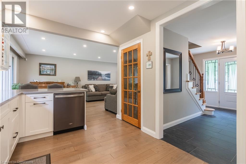 Photo 9 of 3 Maple Drive, Stoney Creek ON