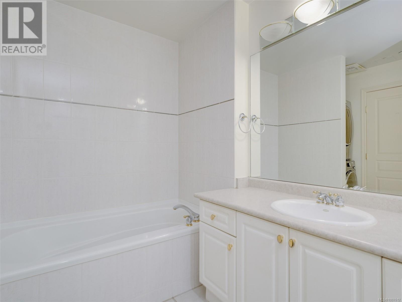 Photo 34 of 14 21 Dallas Rd, Victoria BC