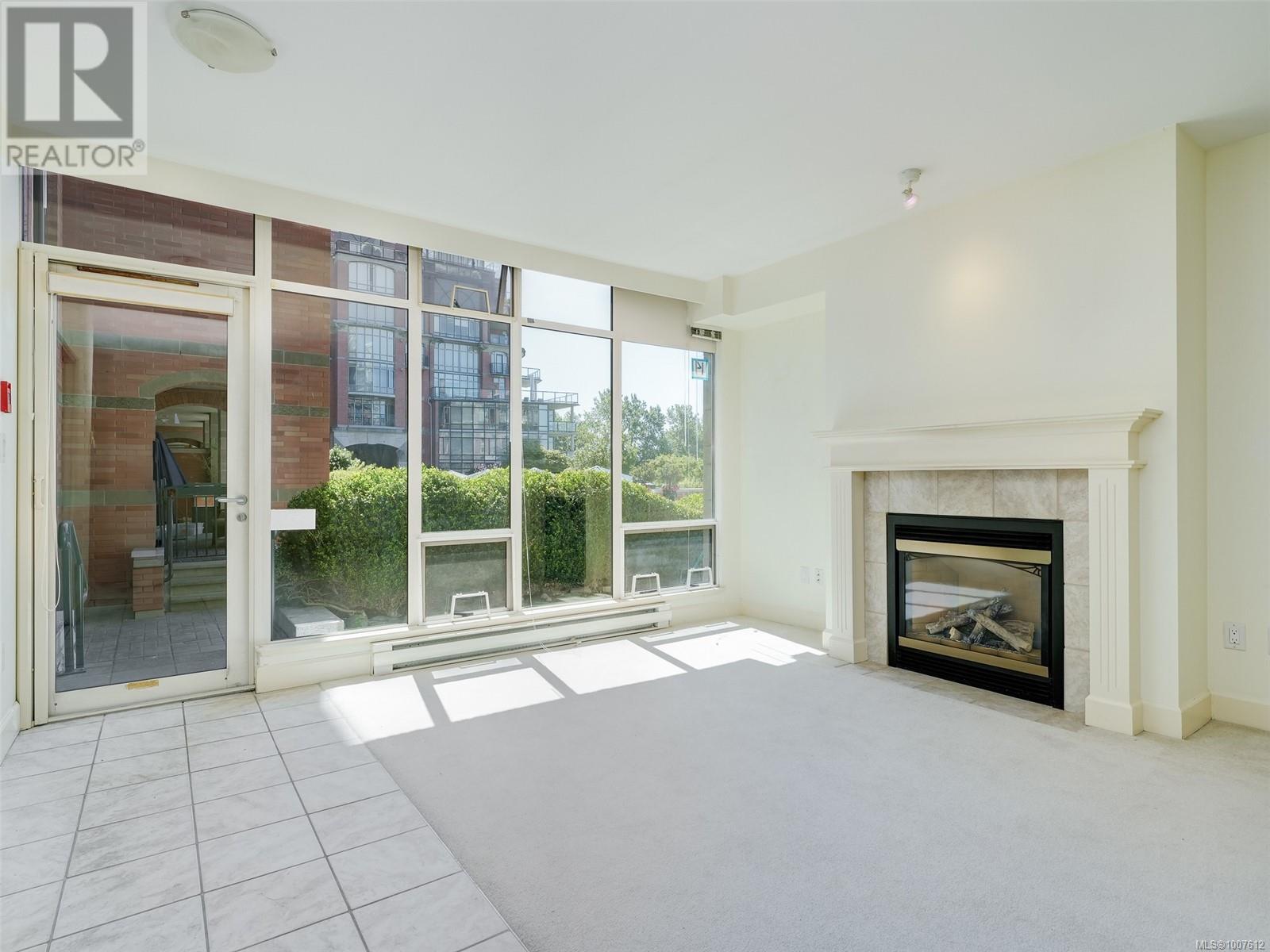 Photo 2 of 14 21 Dallas Rd, Victoria BC