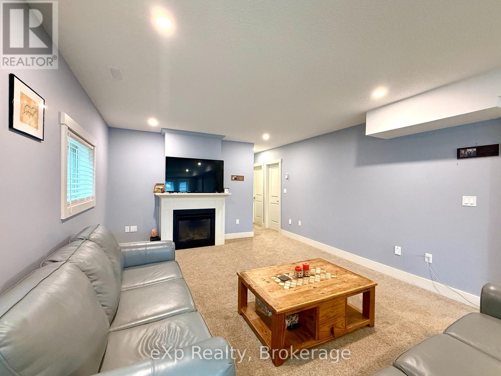 Photo 23 of 161 17th Ave A, Hanover ON