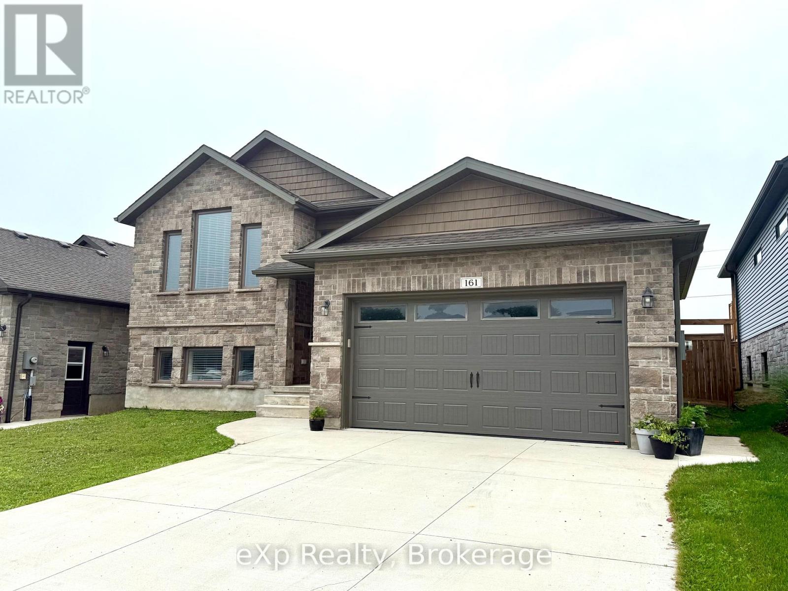 Photo 3 of 161 17th Ave A, Hanover ON