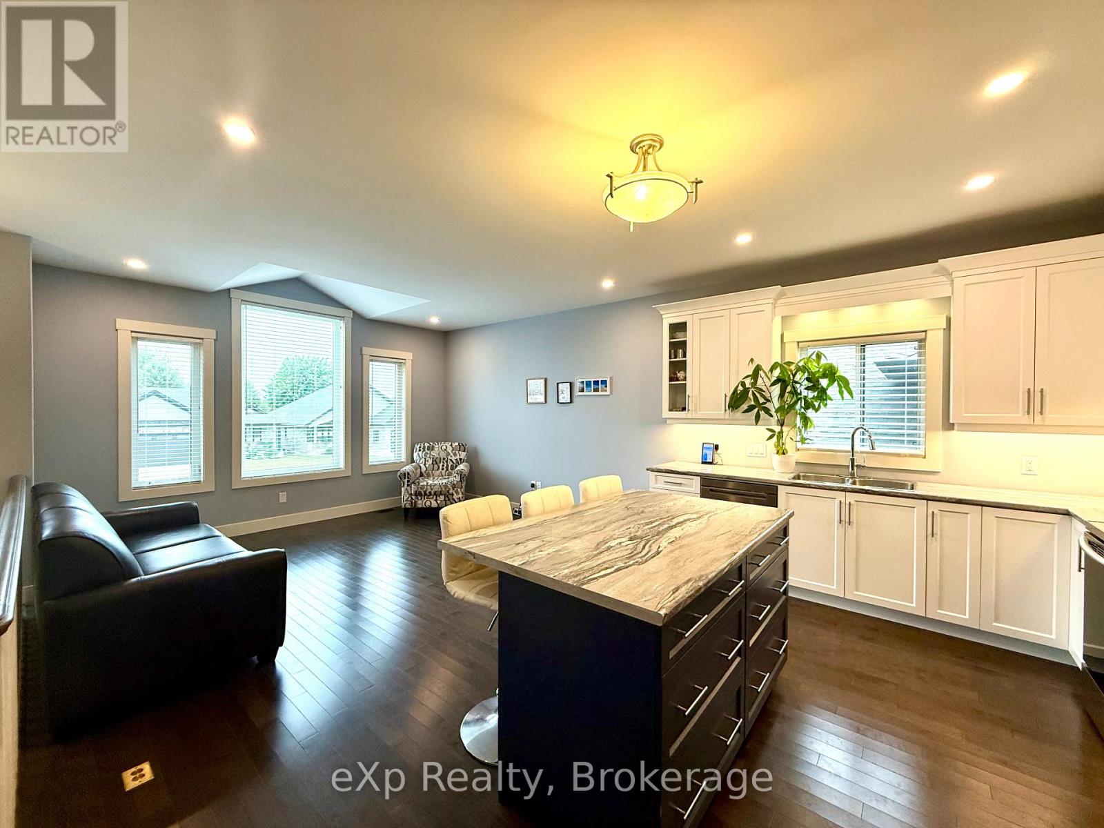 Photo 6 of 161 17th Ave A, Hanover ON