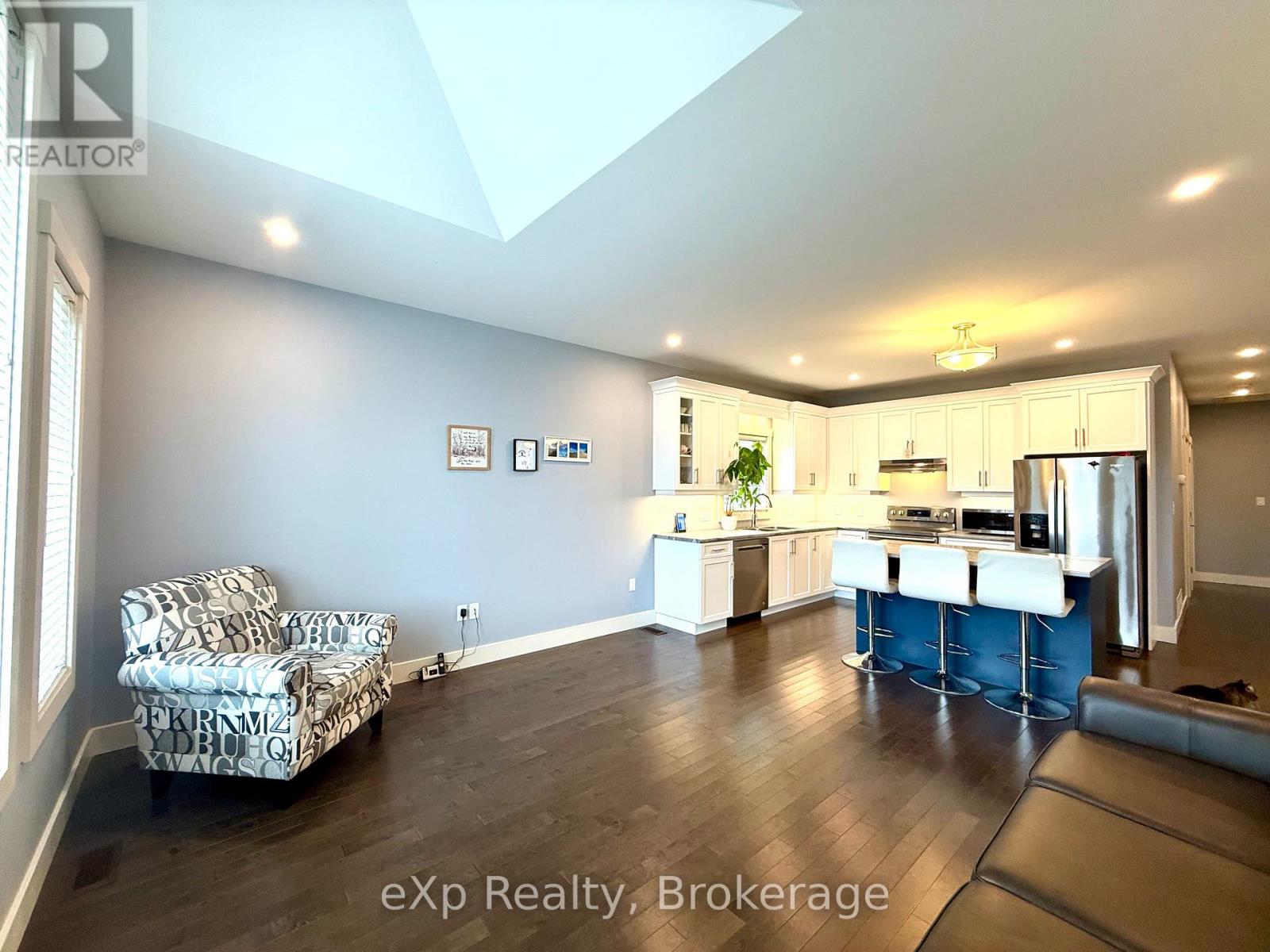 Photo 8 of 161 17th Ave A, Hanover ON