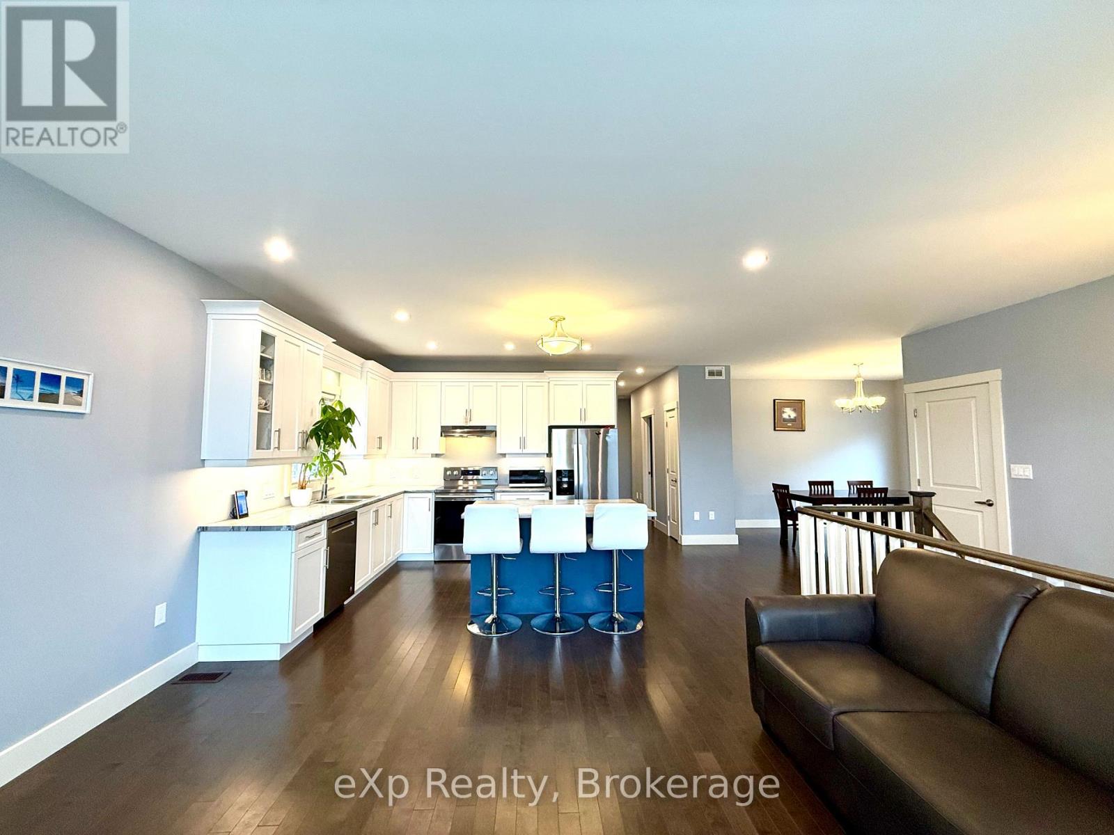 Photo 9 of 161 17th Ave A, Hanover ON