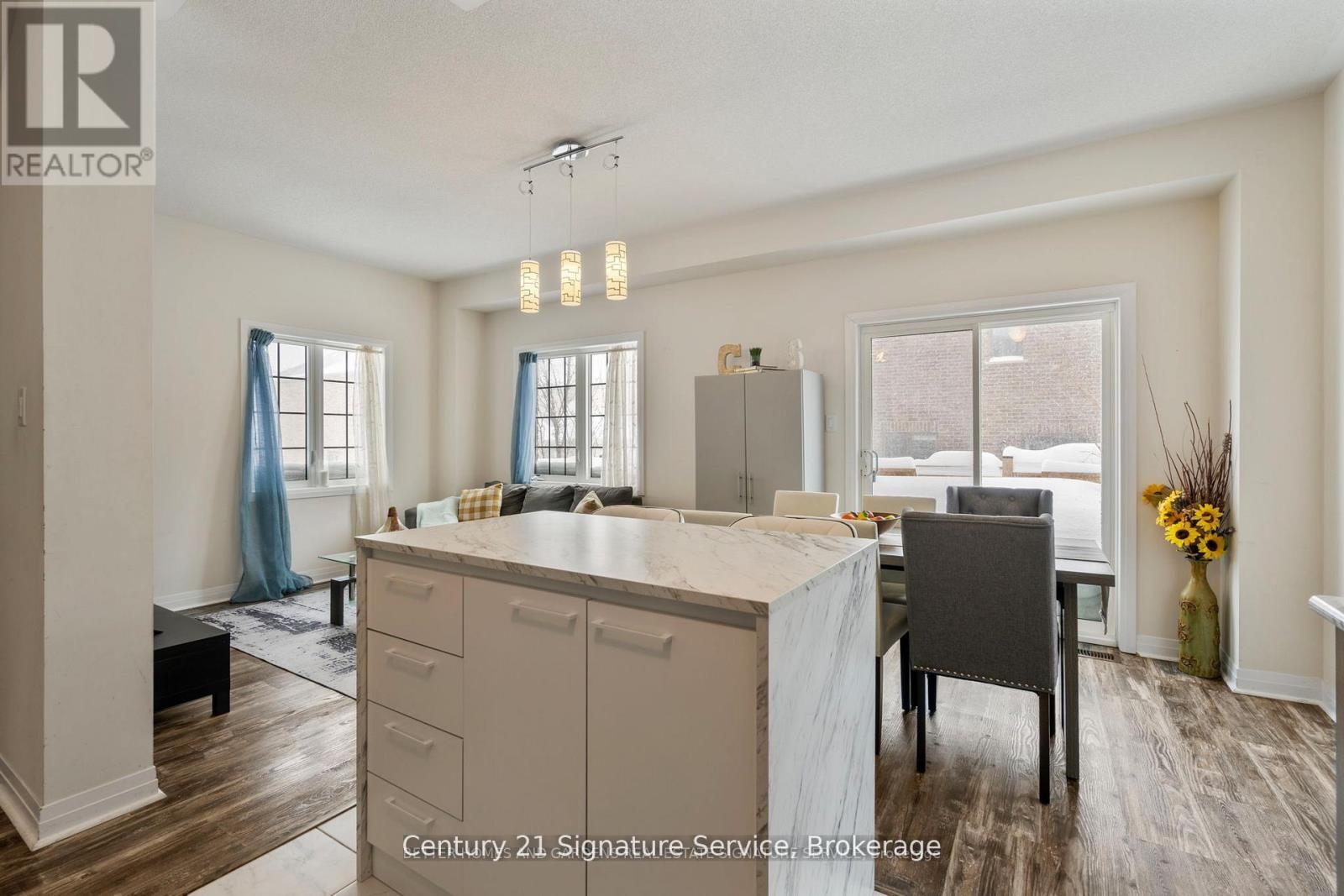Photo 3 of 42 Bedford Estates Crescent, Barrie ON