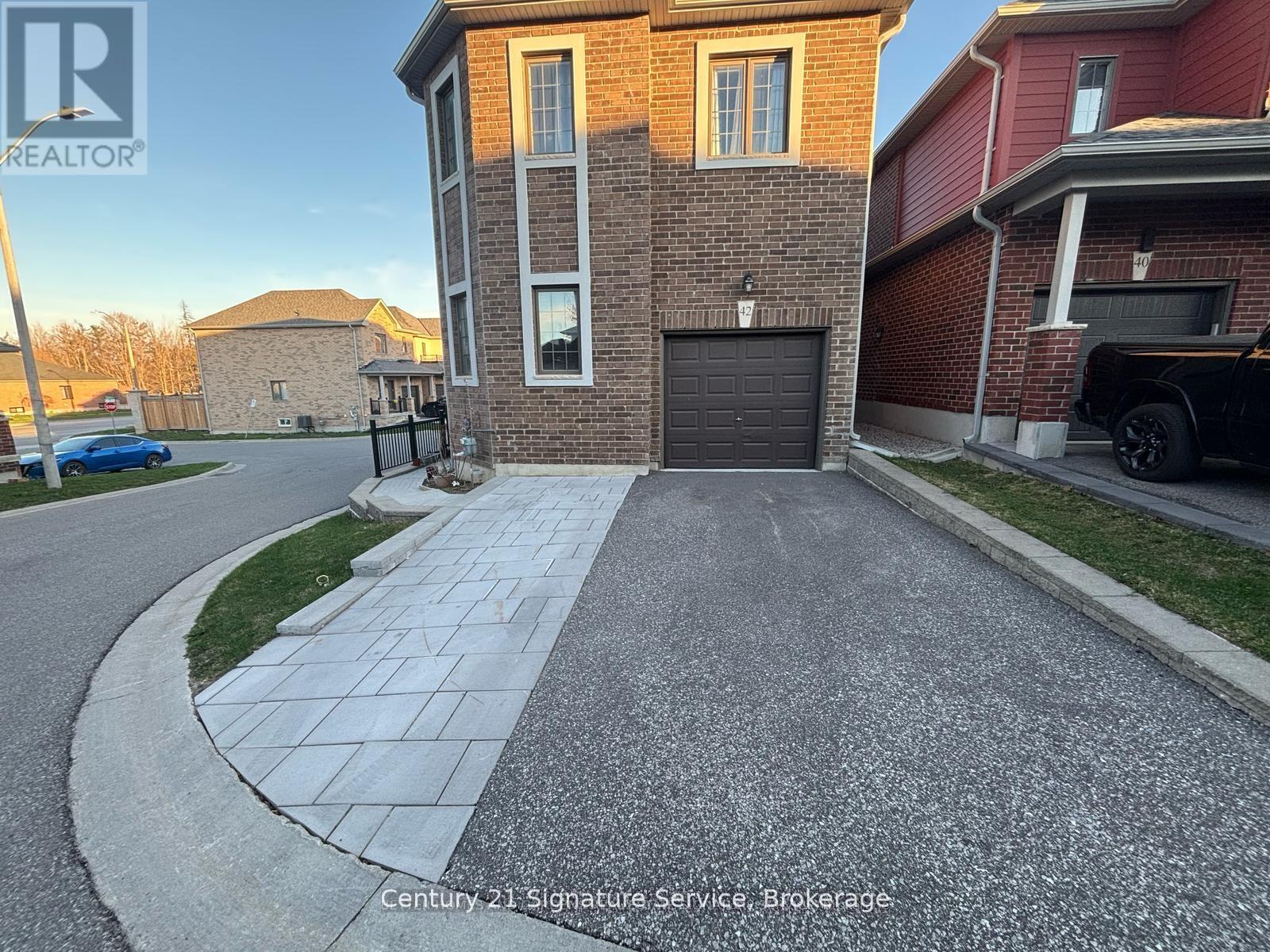Photo 23 of 42 Bedford Estates Crescent, Barrie ON