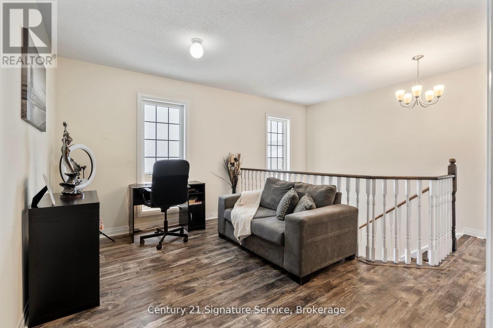 Photo 9 of 42 Bedford Estates Crescent, Barrie ON