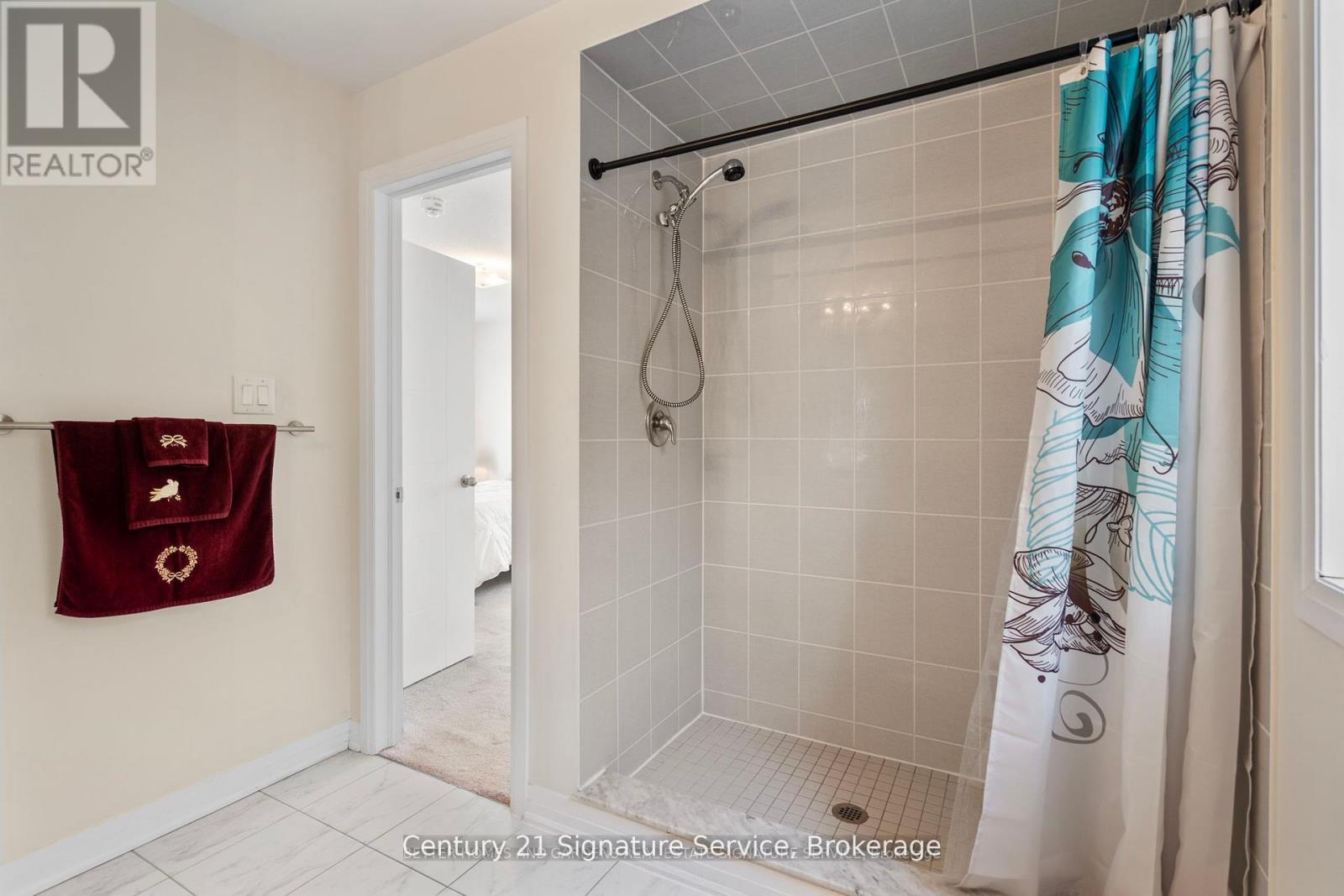 Photo 24 of 42 Bedford Estates Crescent, Barrie ON