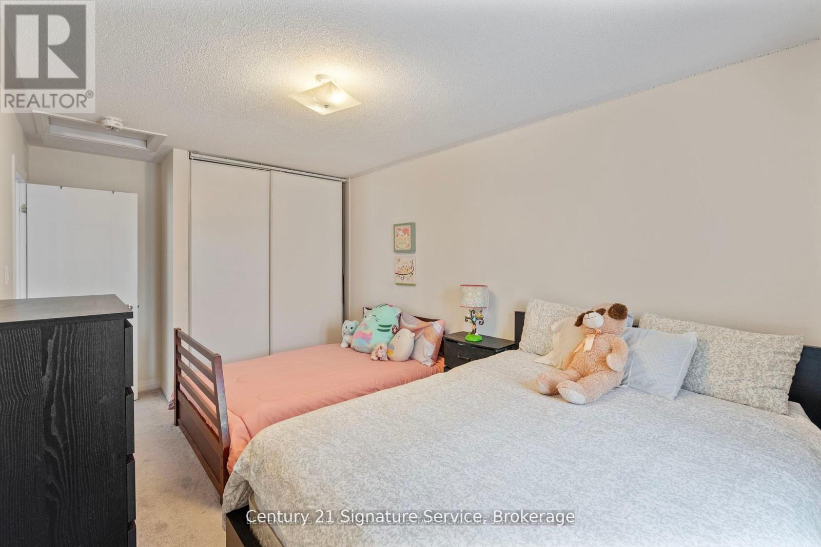 Photo 4 of 42 Bedford Estates Crescent, Barrie ON