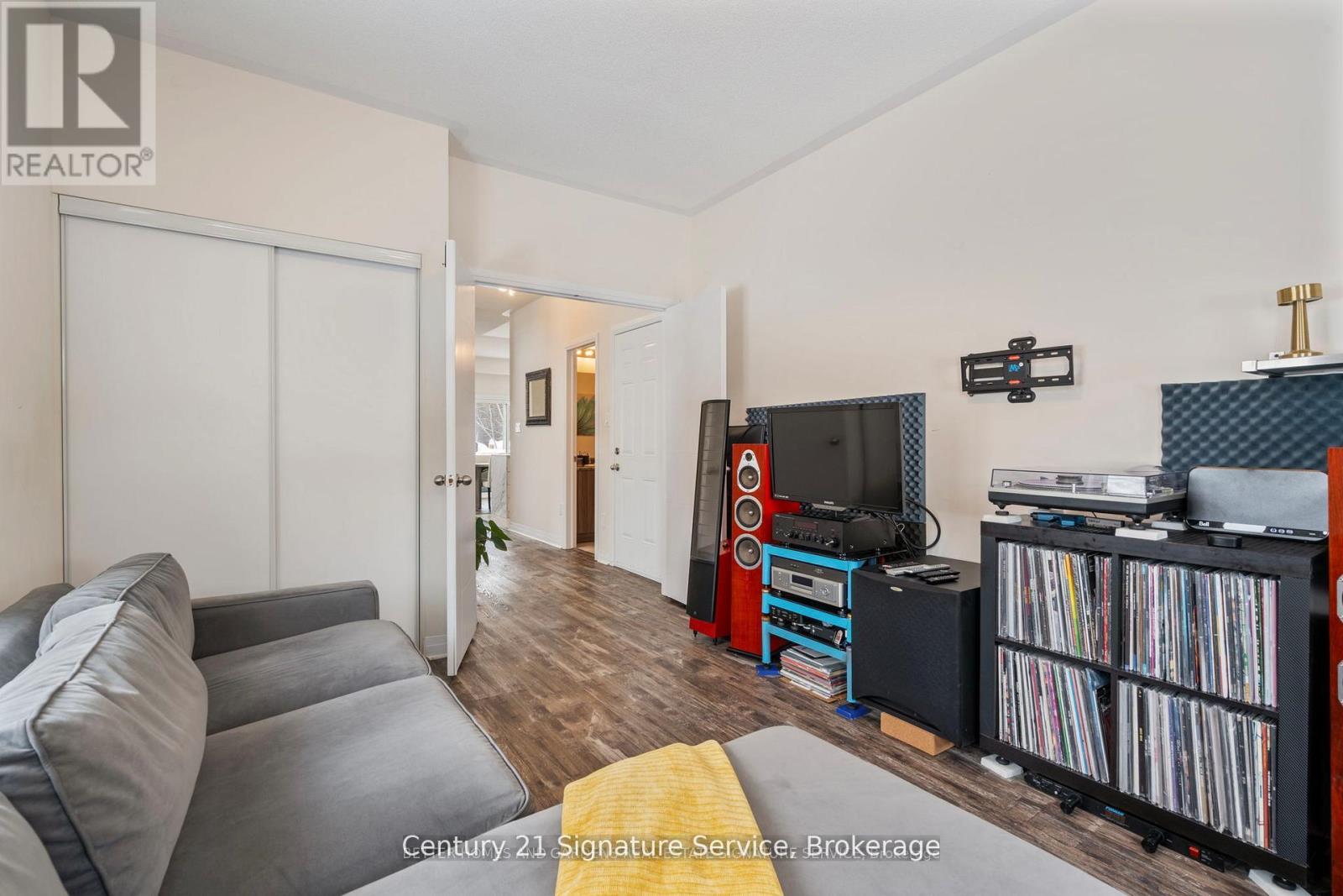 Photo 15 of 42 Bedford Estates Crescent, Barrie ON