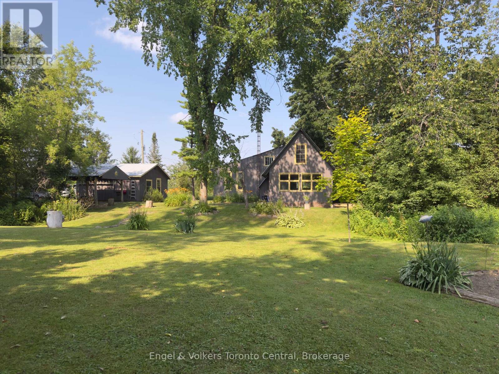 Photo 2 of 7237 Nottawasaga 6 7 Side Road, Clearview ON