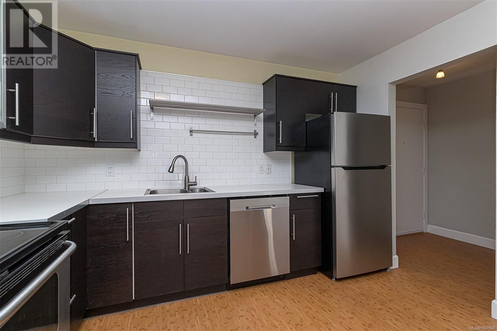 Photo 21 of 406 3252 Glasgow Ave, Saanich BC