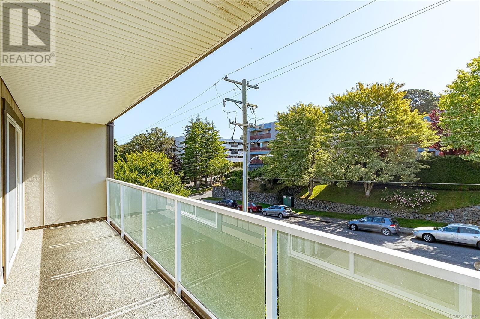 Photo 14 of 406 3252 Glasgow Ave, Saanich BC