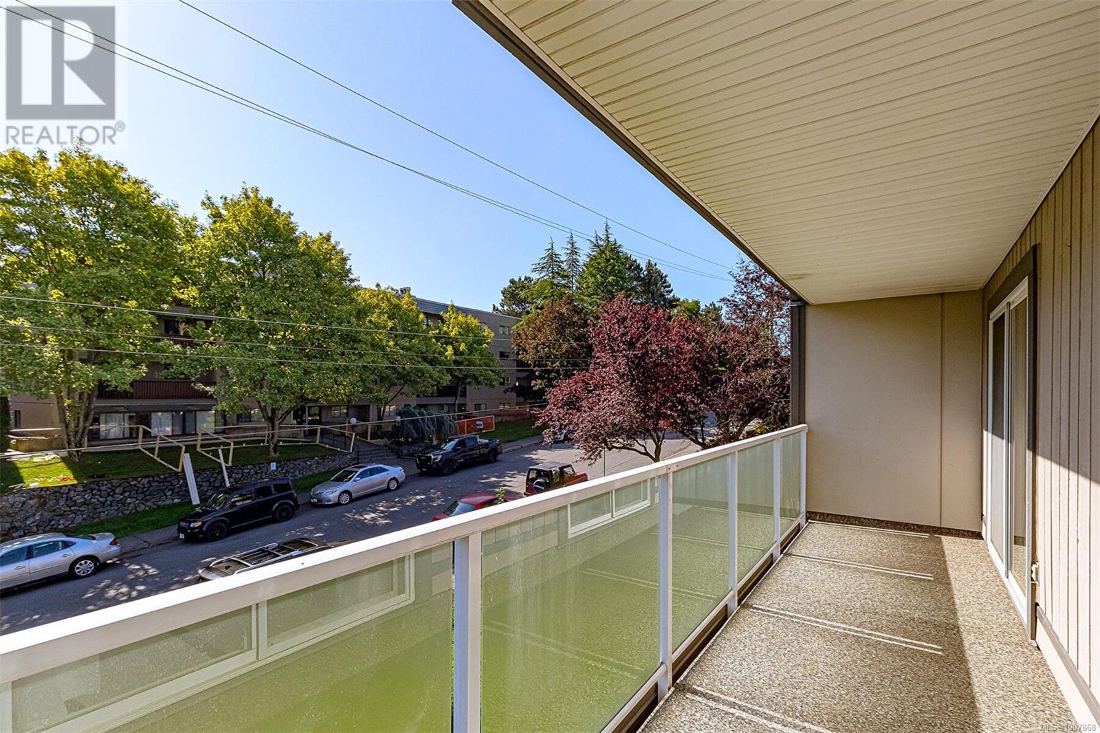 Photo 1 of 406 3252 Glasgow Ave, Saanich BC