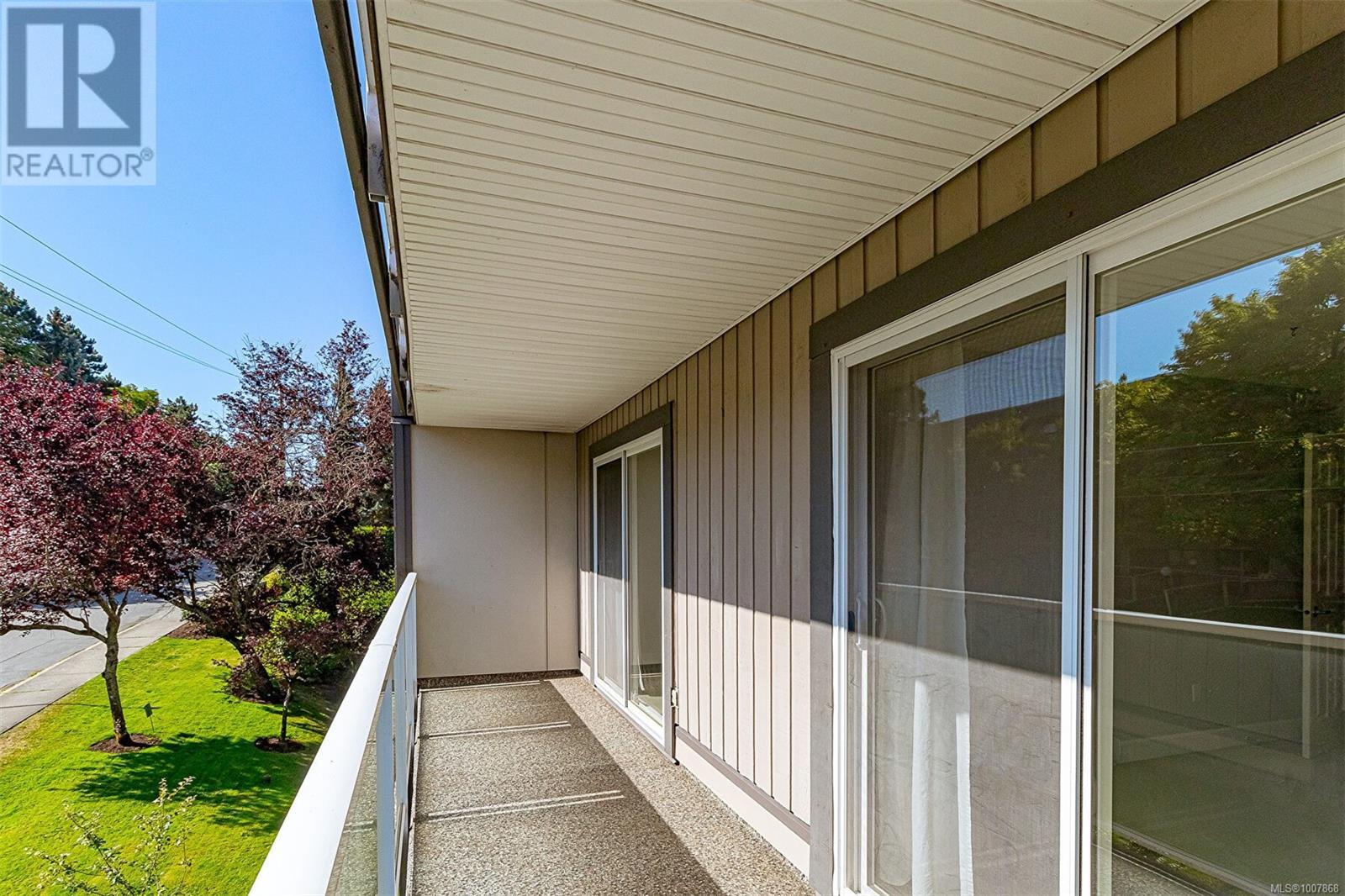 Photo 8 of 406 3252 Glasgow Ave, Saanich BC
