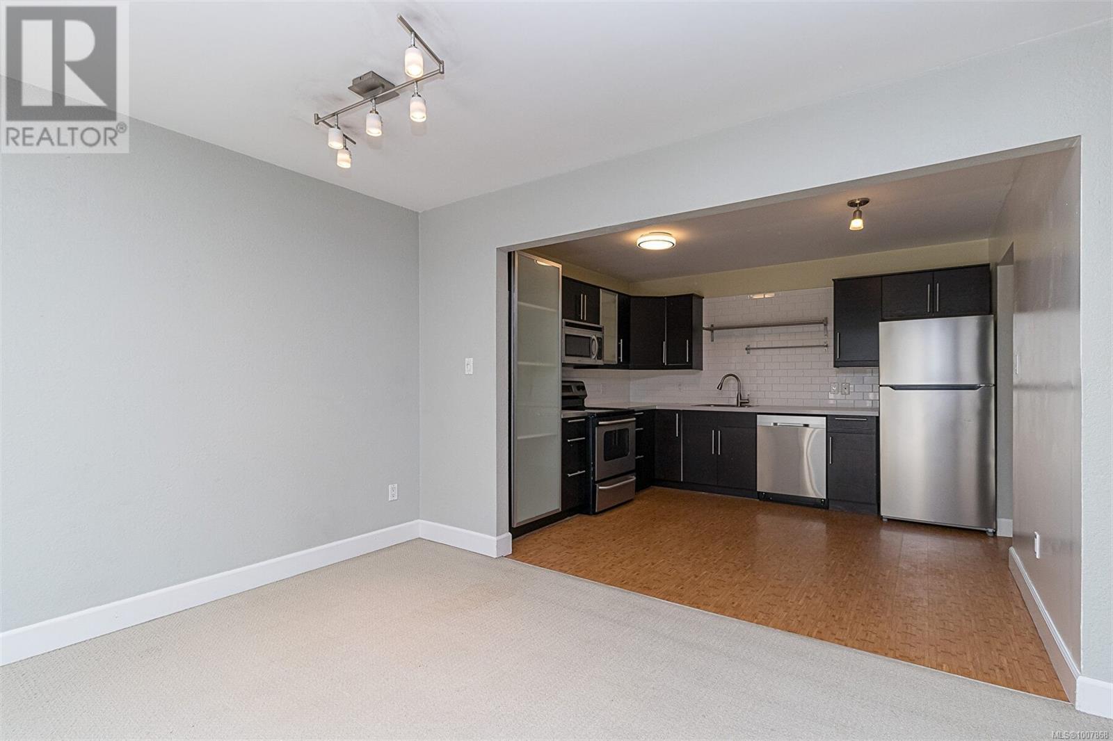Photo 5 of 406 3252 Glasgow Ave, Saanich BC