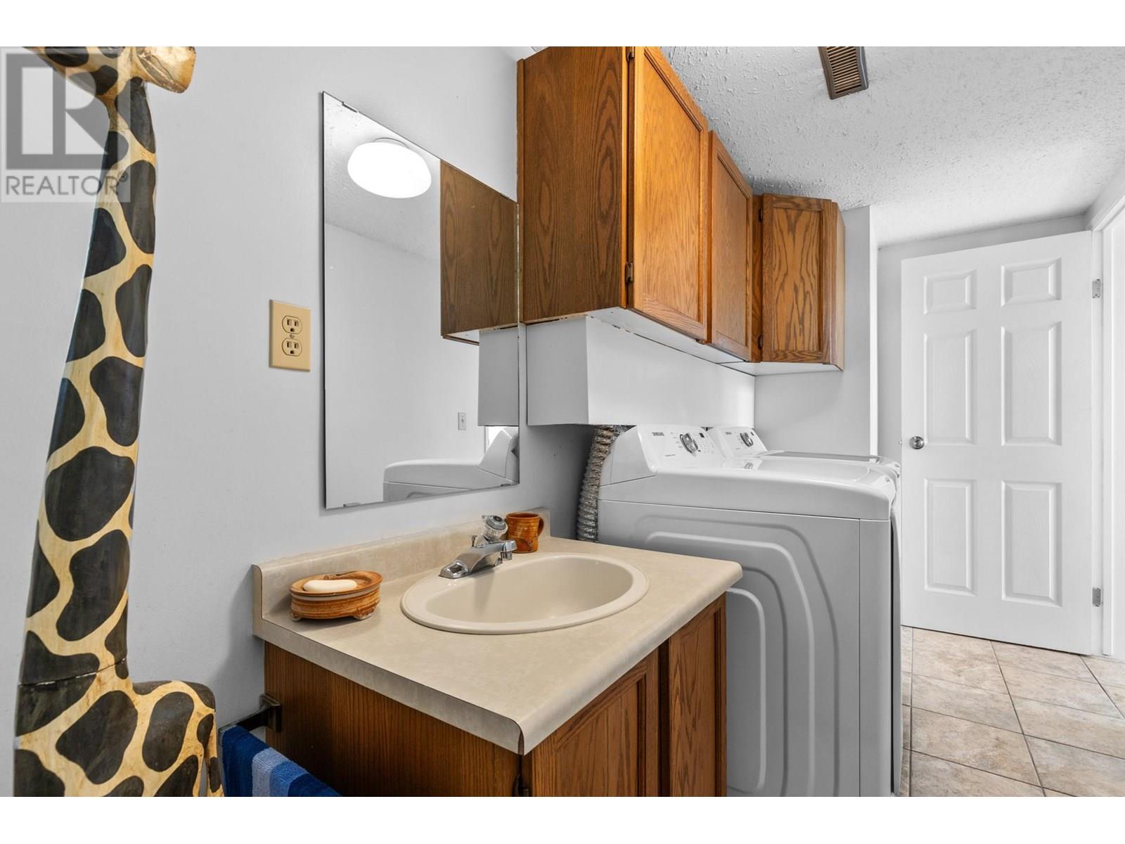  3202 Sunset Place, West Kelowna