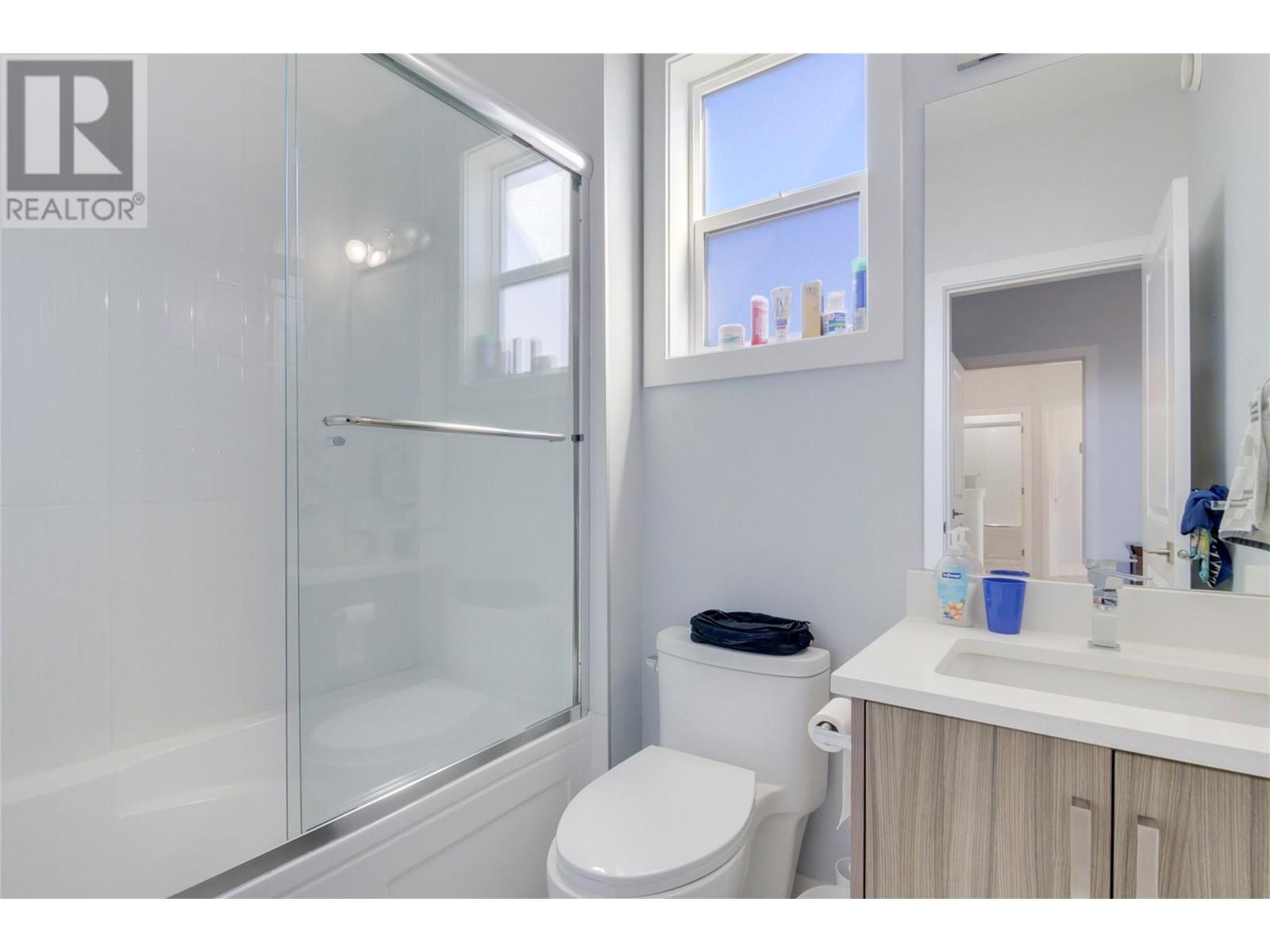 Photo 15 of 825 Cadder Avenue Unit 3, Kelowna BC