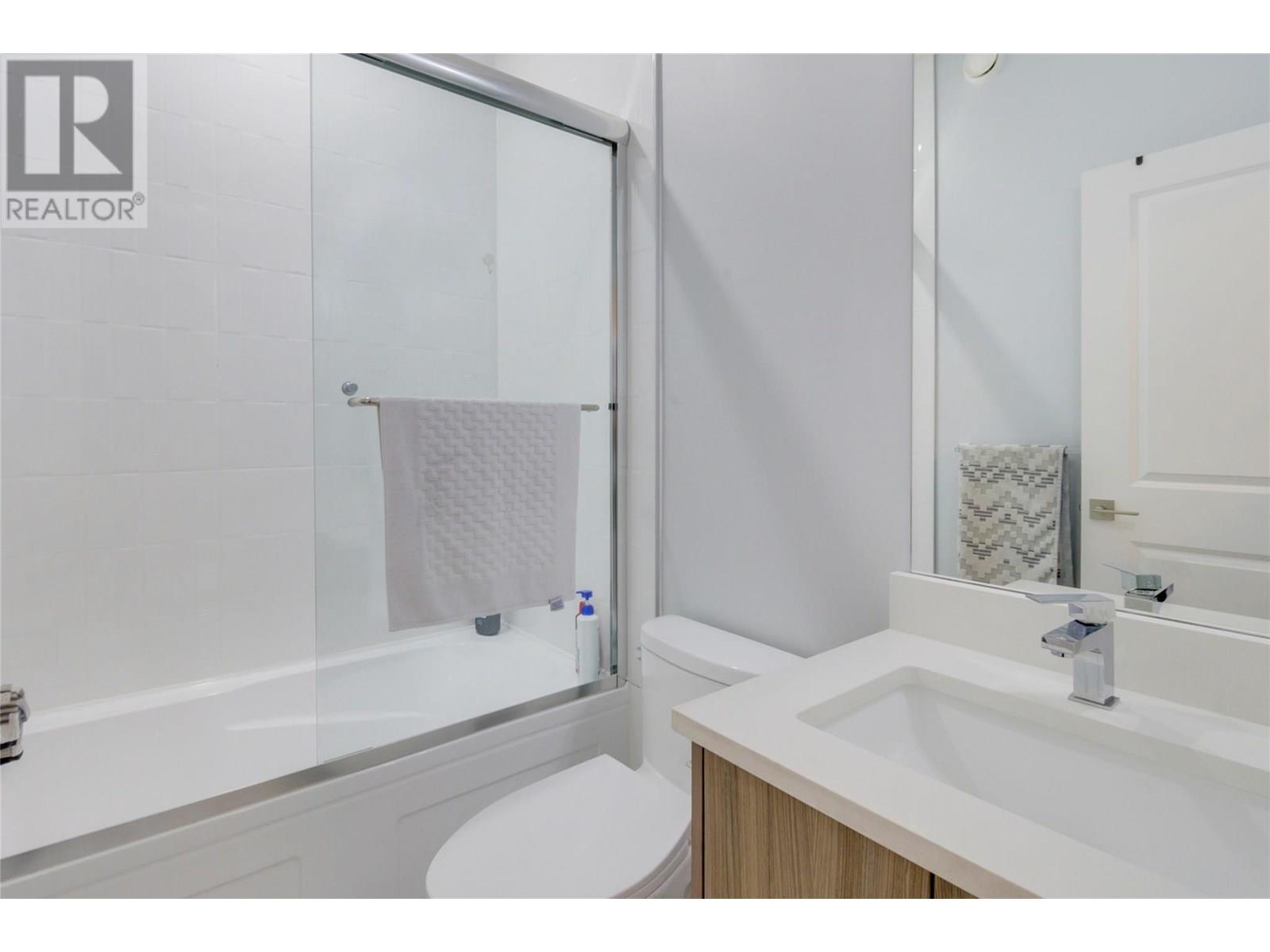 Photo 18 of 825 Cadder Avenue Unit 3, Kelowna BC