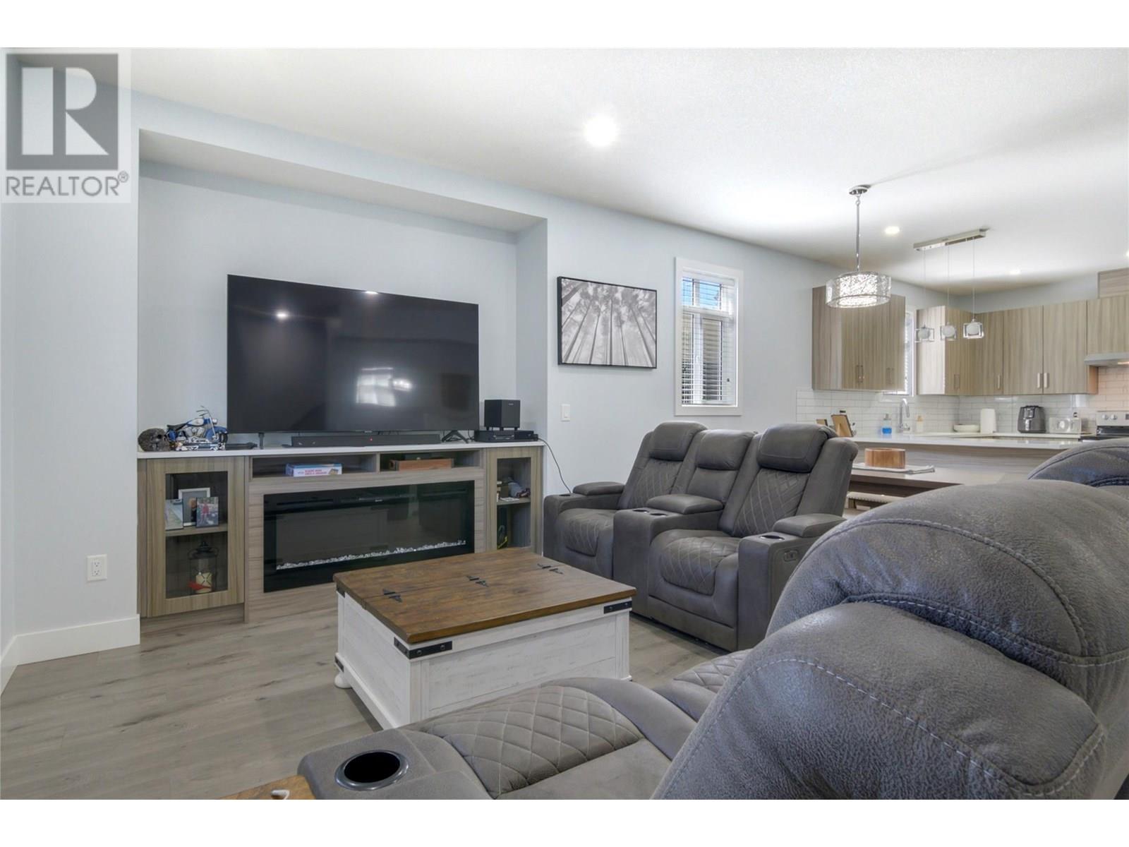 Photo 2 of 825 Cadder Avenue Unit 3, Kelowna BC