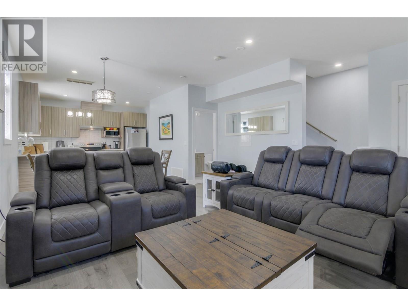Photo 3 of 825 Cadder Avenue Unit 3, Kelowna BC