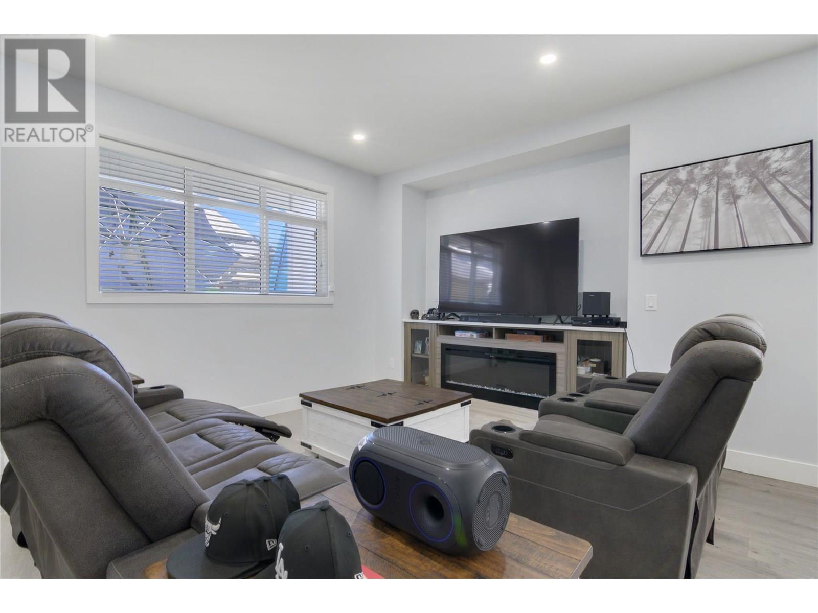 Photo 4 of 825 Cadder Avenue Unit 3, Kelowna BC
